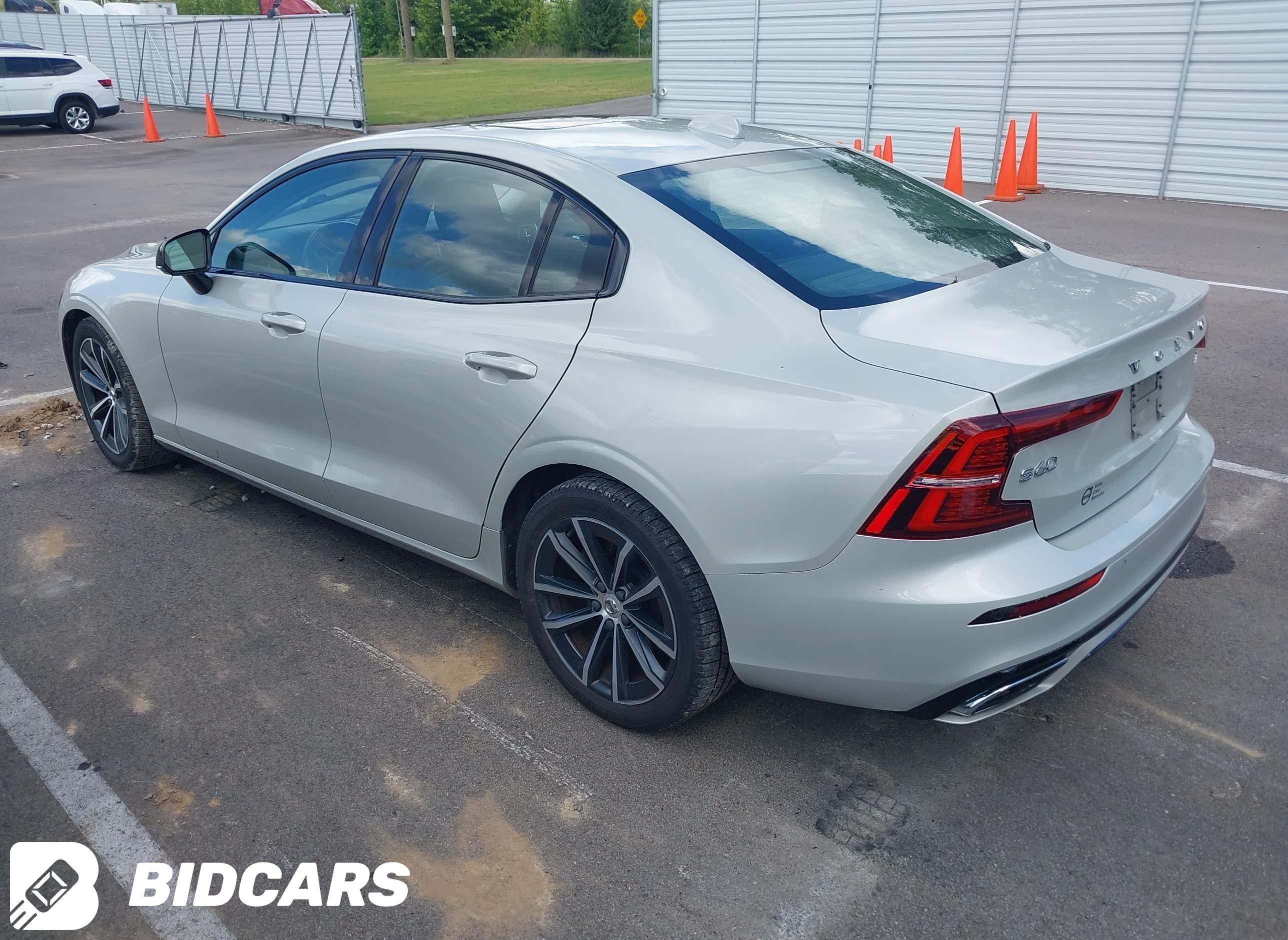 2021 Volvo S60, T5 Momentum
