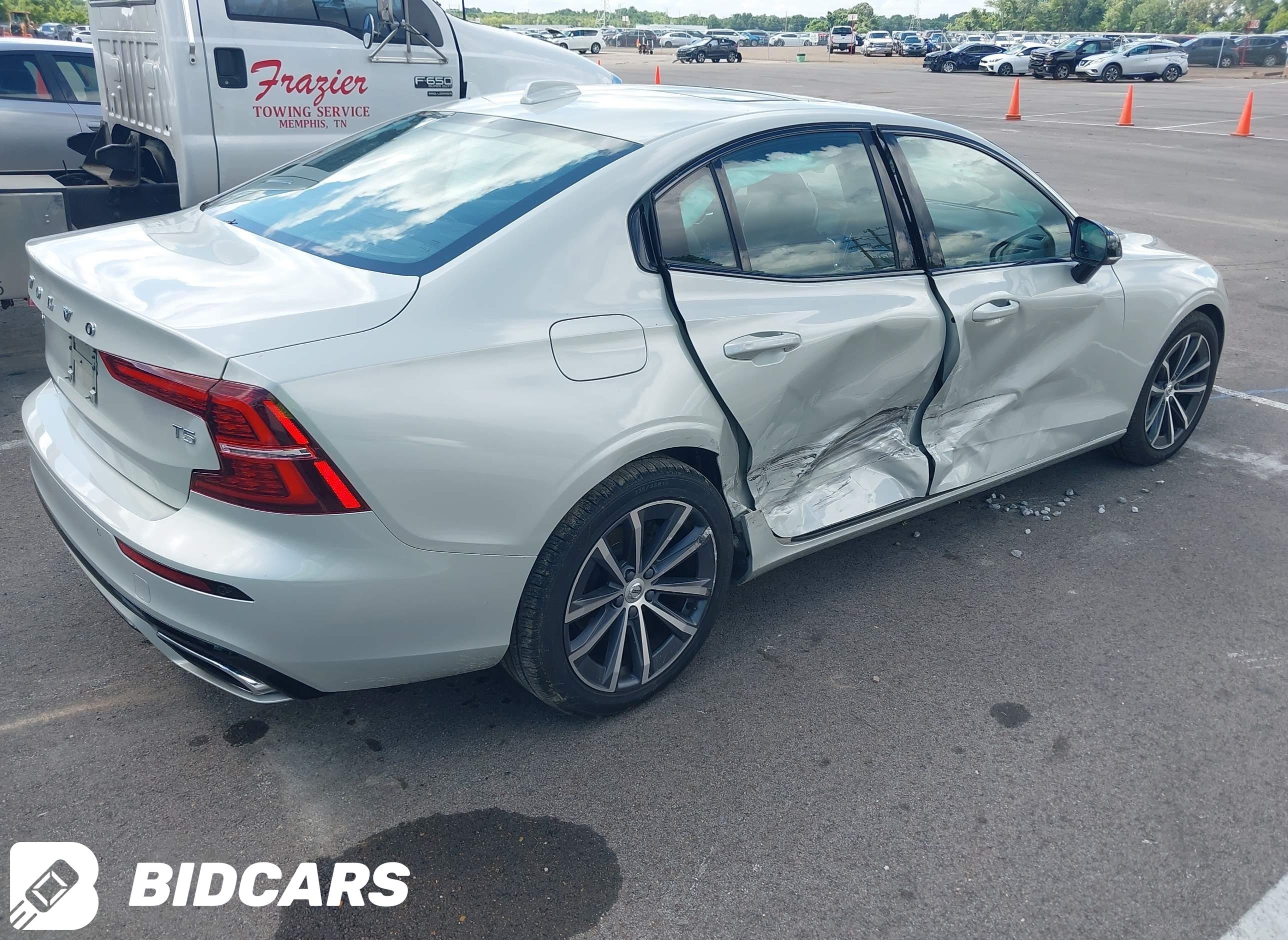 2021 Volvo S60, T5 Momentum