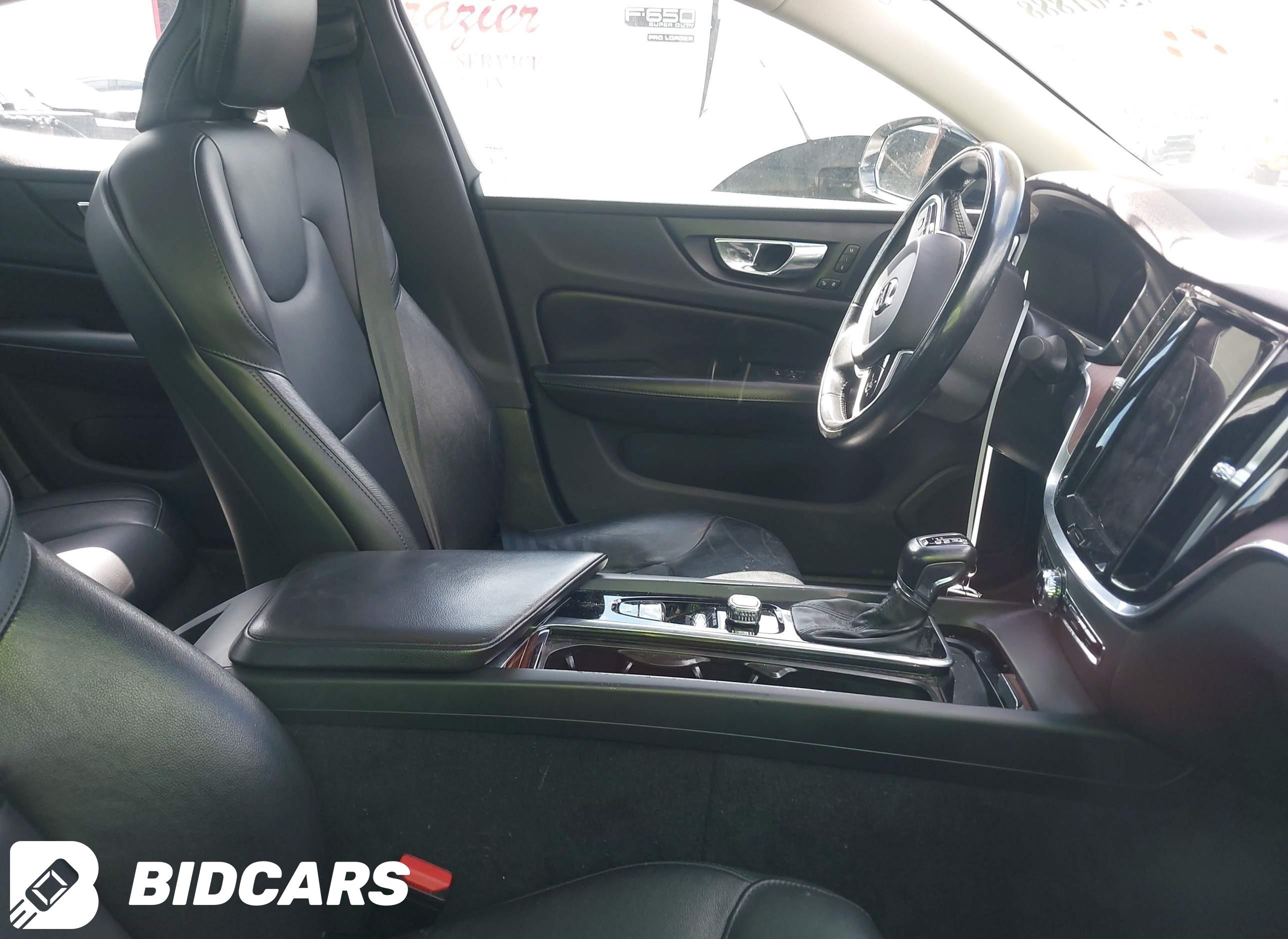 2021 Volvo S60, T5 Momentum
