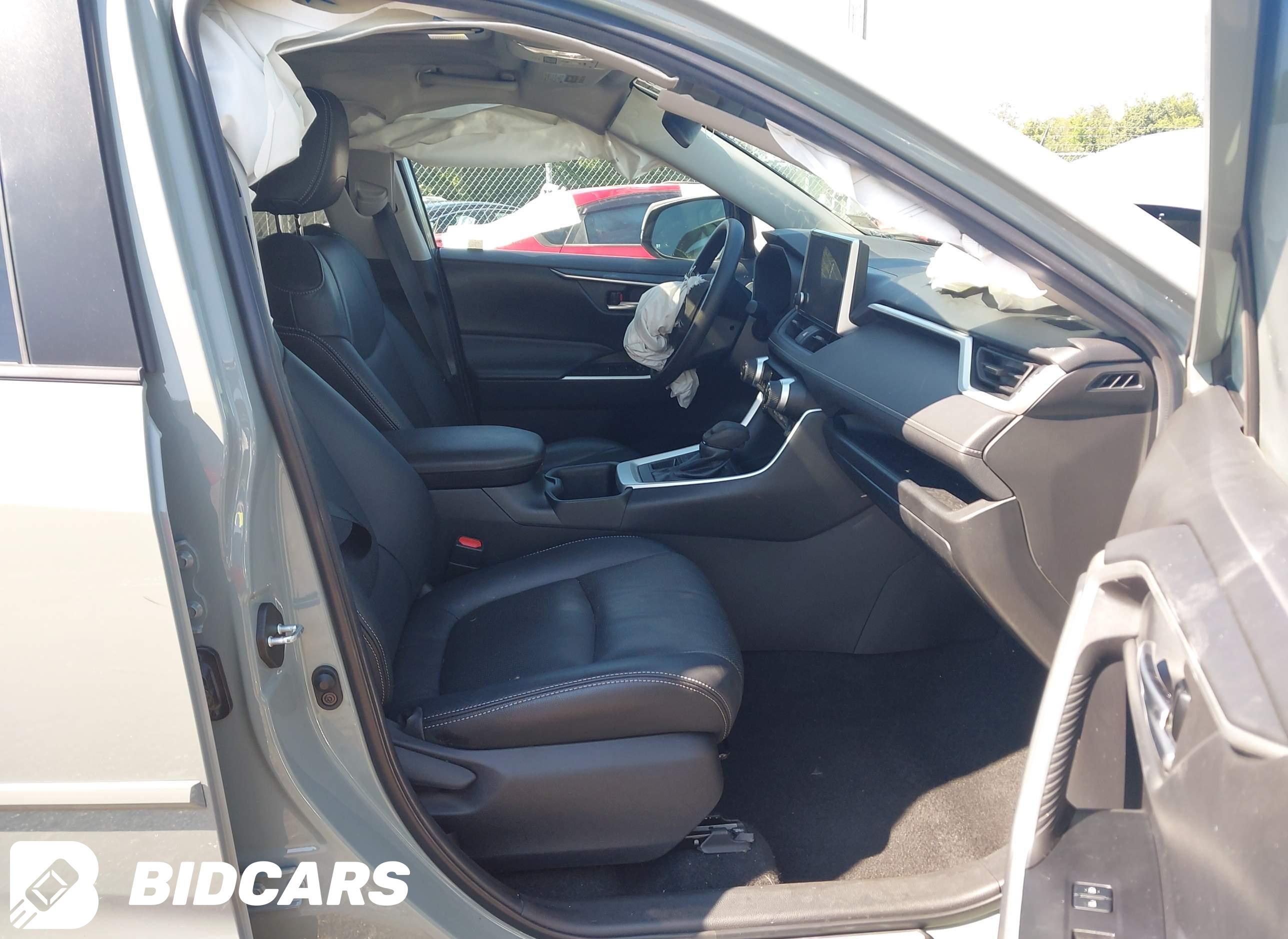 2023 Toyota RAV4, Xle