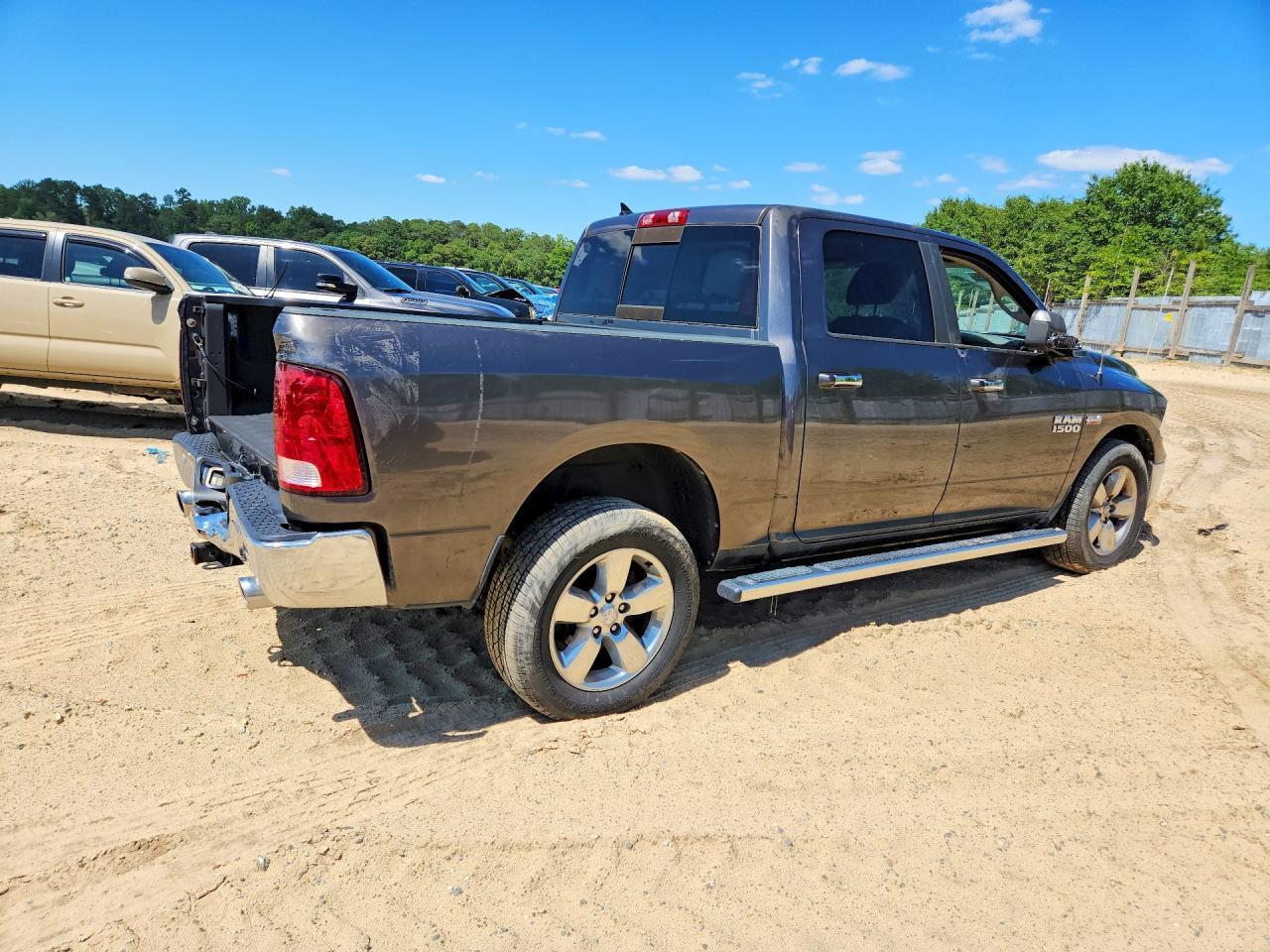 2017 RAM 1500, Slt