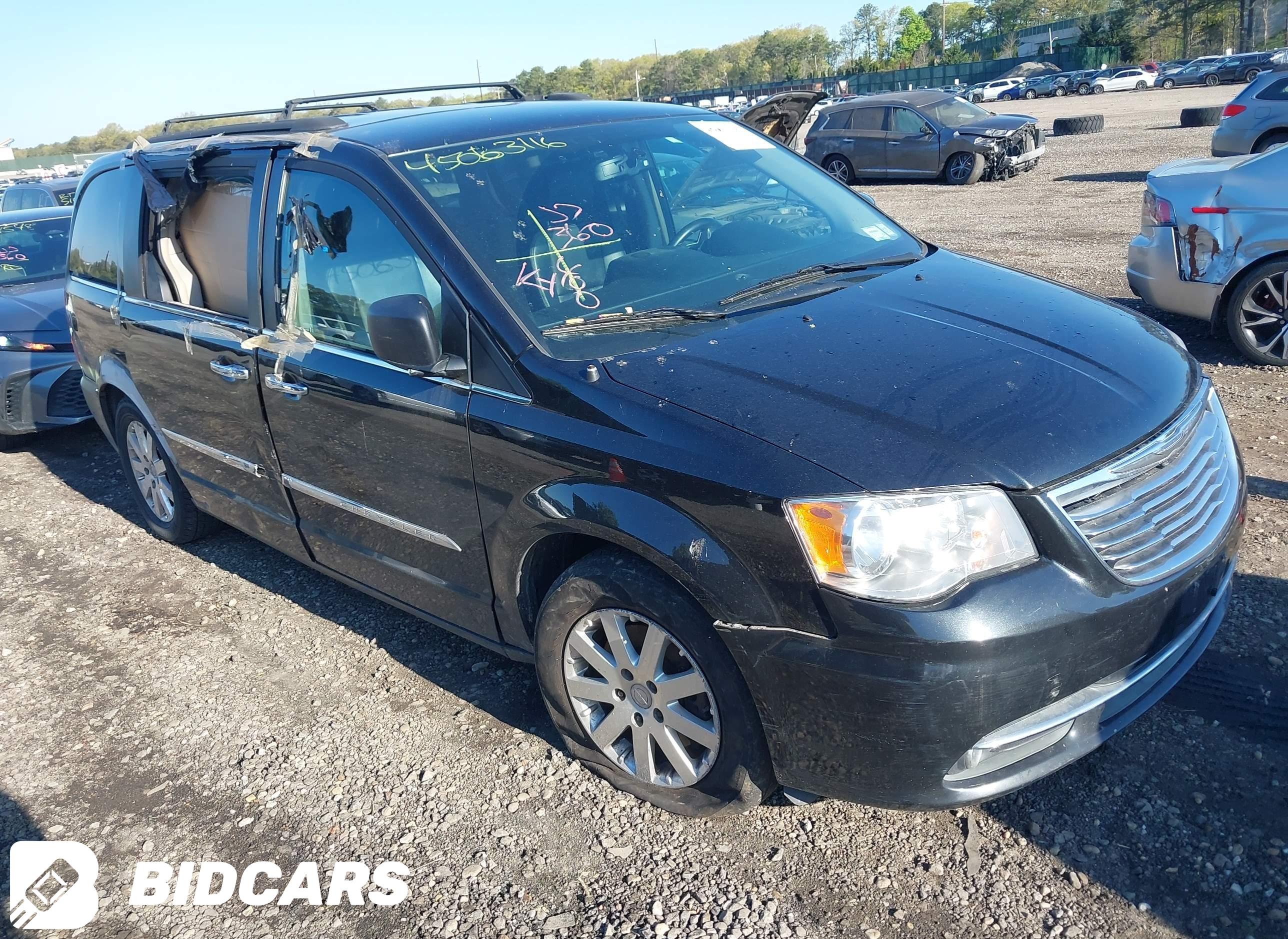 2016 Chrysler Town and Countr...