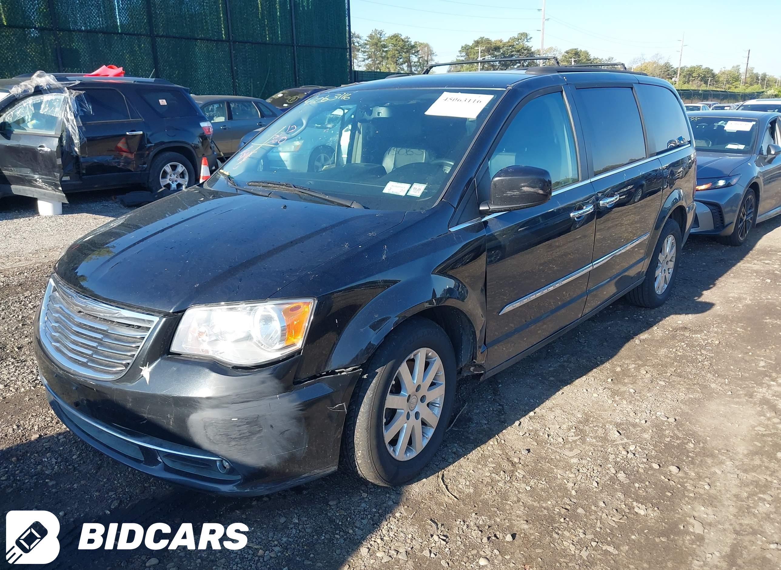 2016 Chrysler Town and Countr...