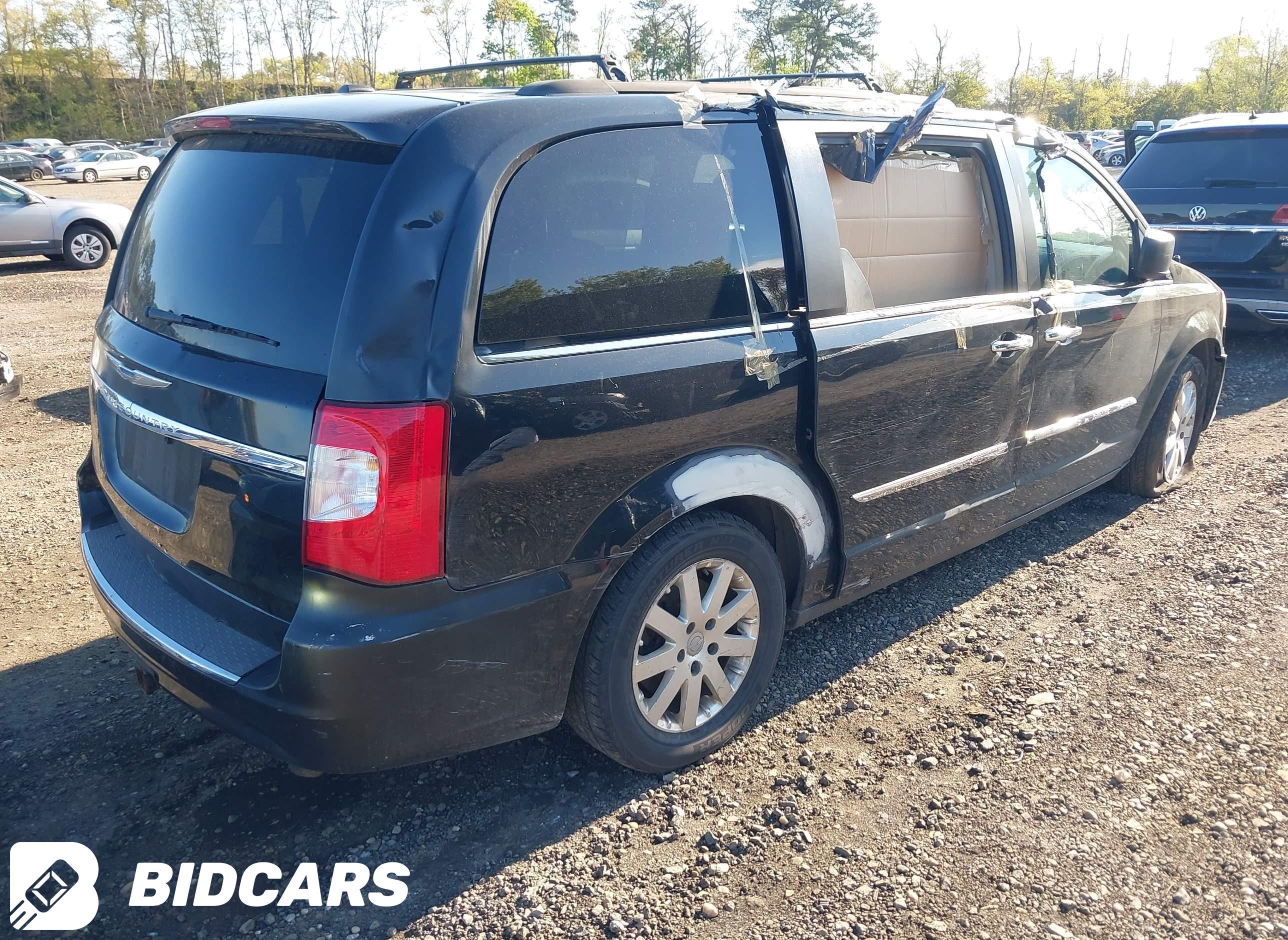 2016 Chrysler Town and Countr...