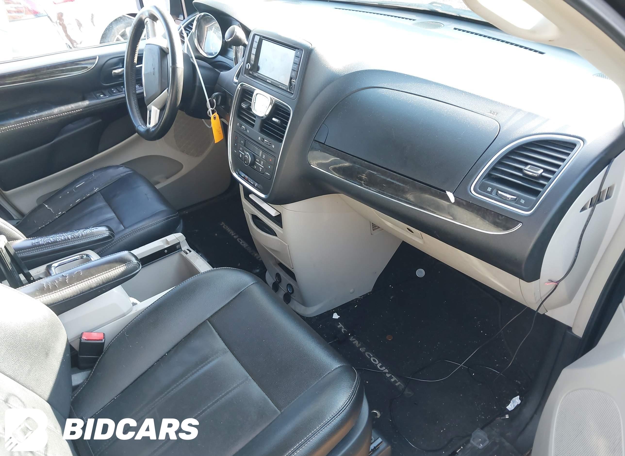 2016 Chrysler Town and Countr...
