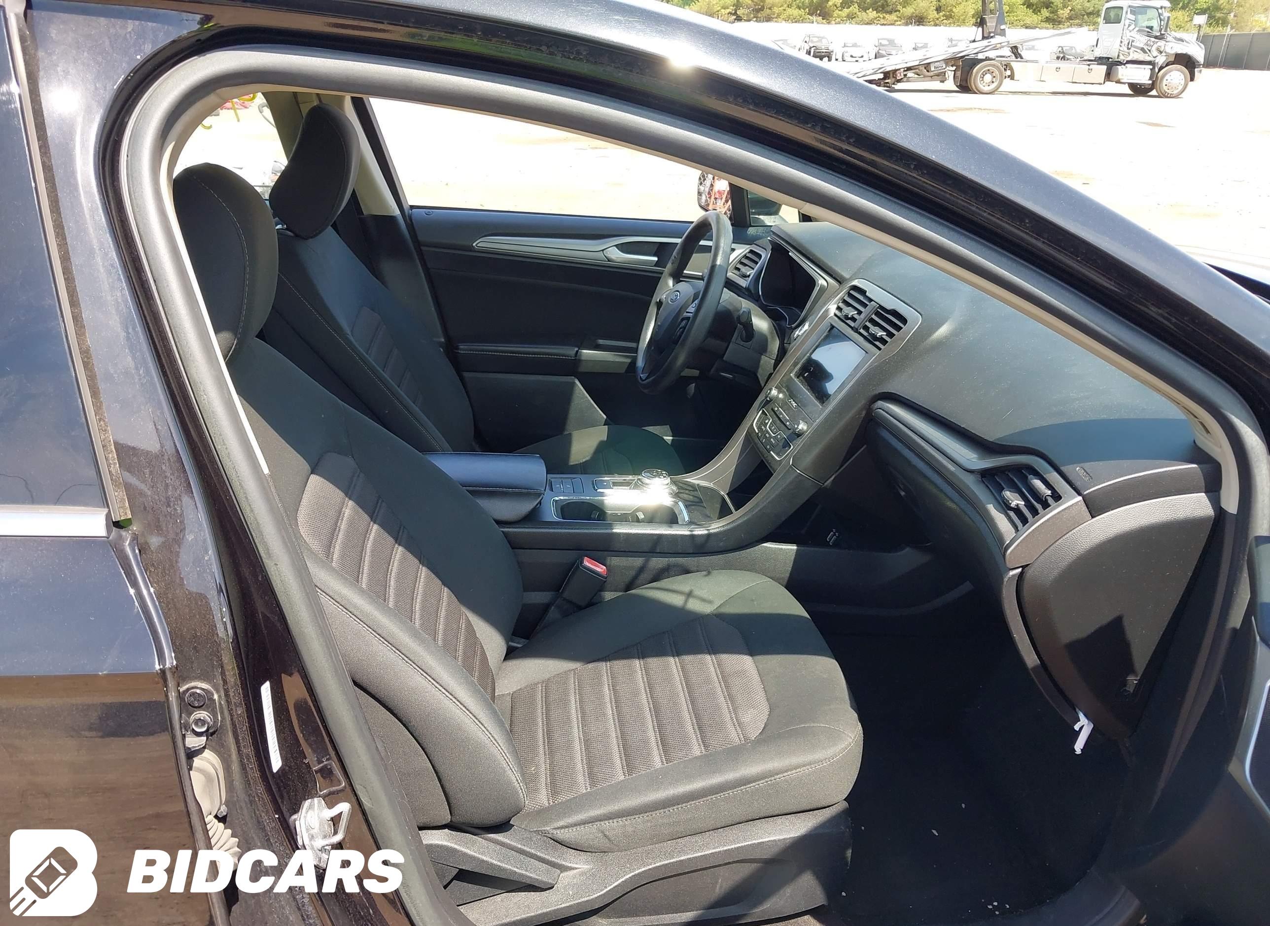2020 Ford Fusion, SE