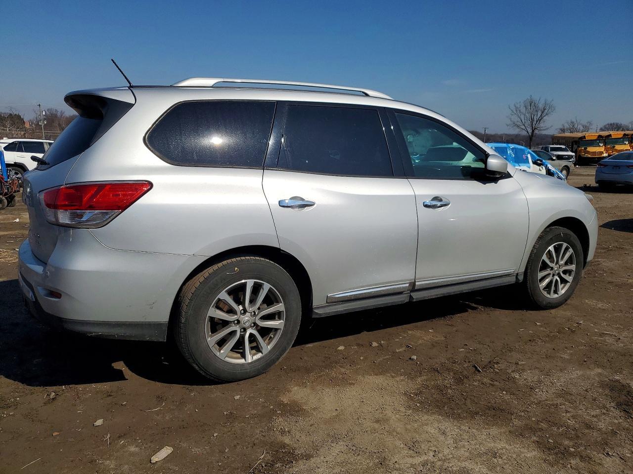 2016 Nissan Pathfinder, SL