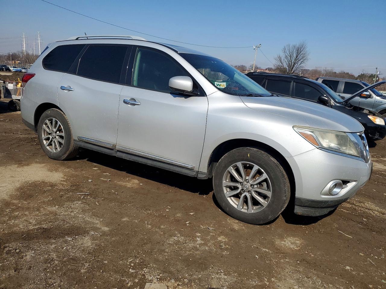 2016 Nissan Pathfinder, SL