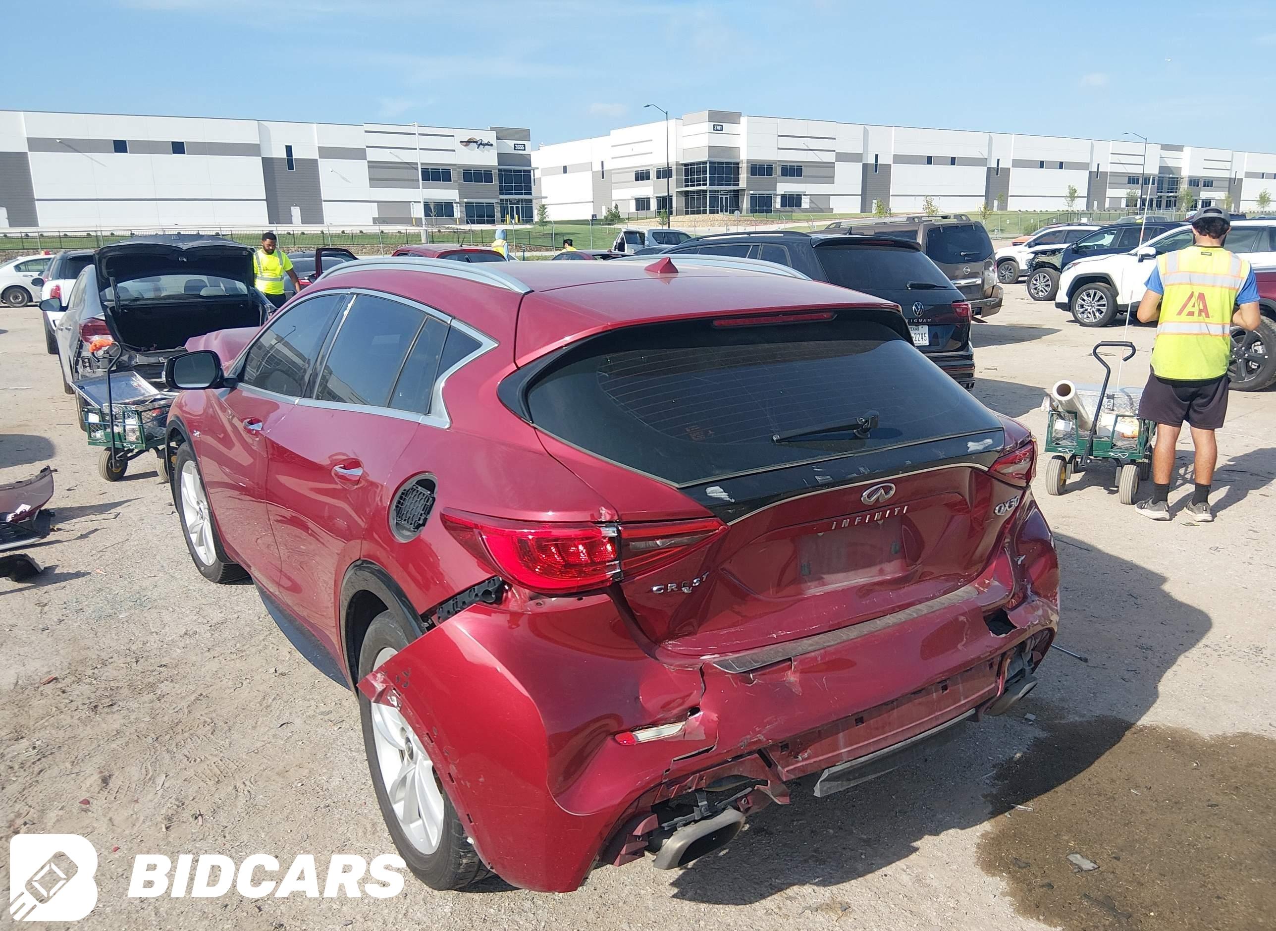2018 Infiniti QX30, Luxe