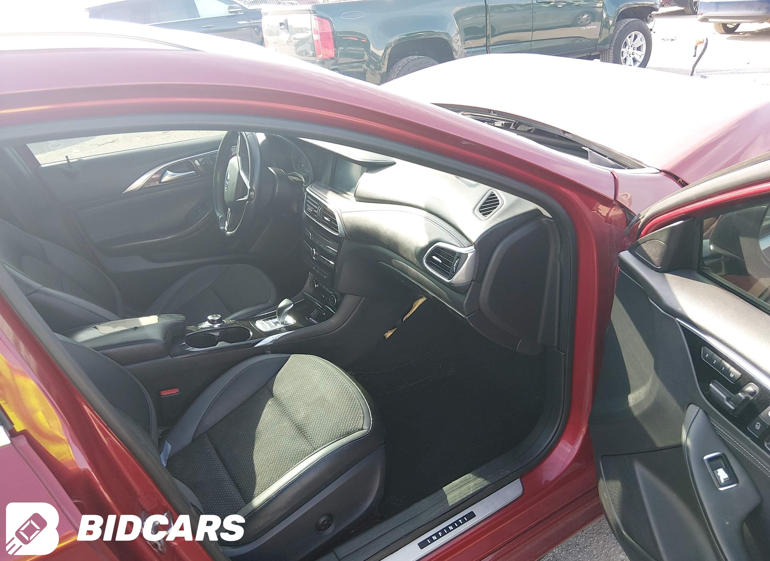 2018 Infiniti QX30, Luxe