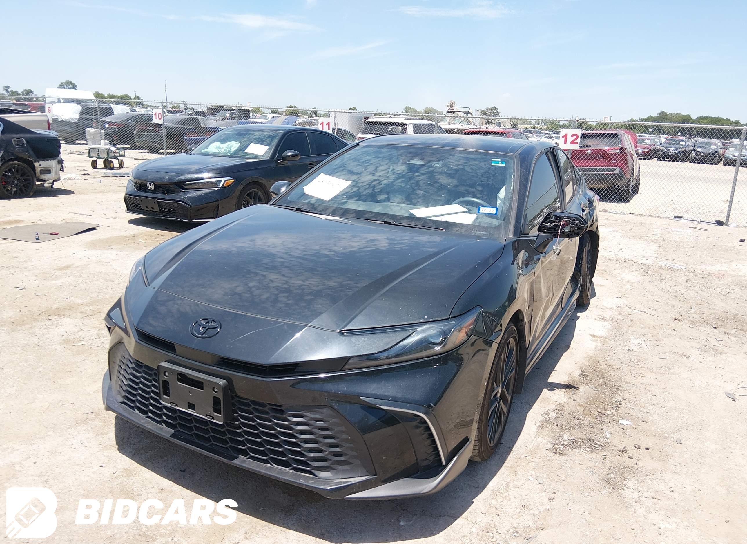 2025 Toyota Camry, SE