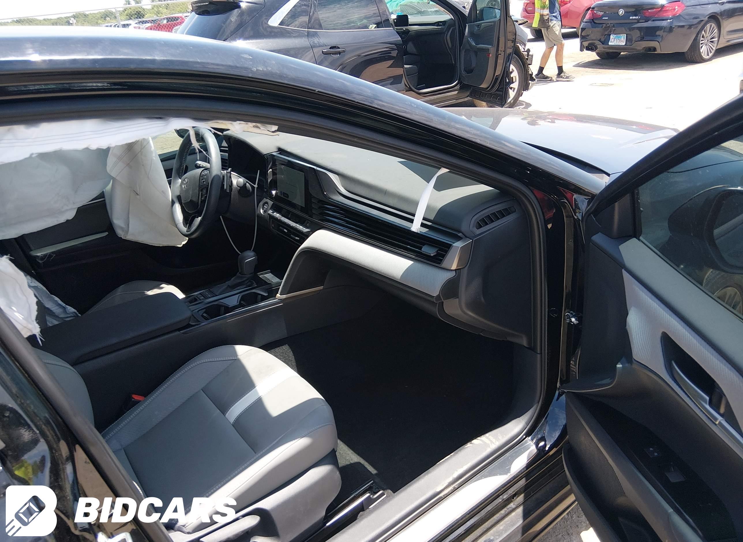 2025 Toyota Camry, SE