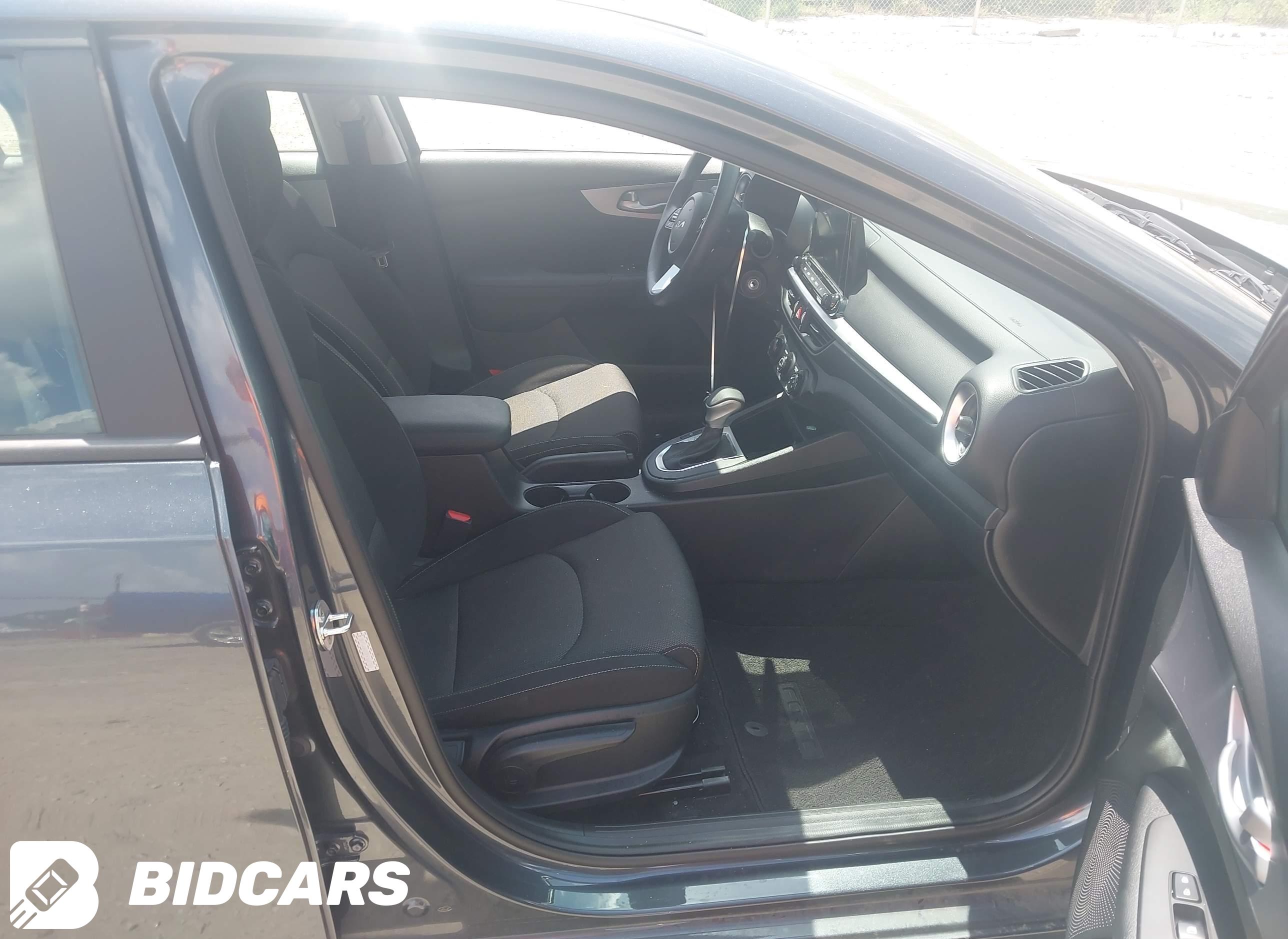 2023 KIA Forte, Lxs