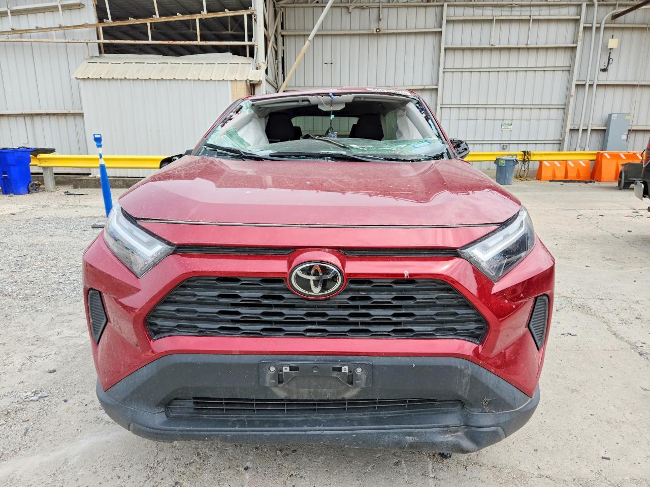 2023 Toyota RAV4, LE