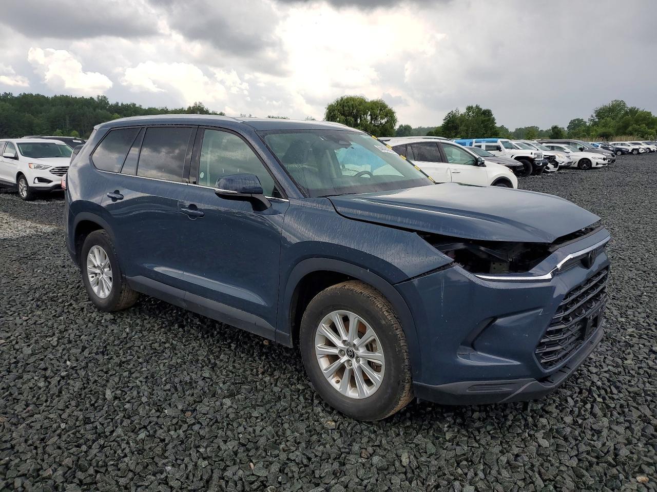 2025 Toyota Grand, Xle