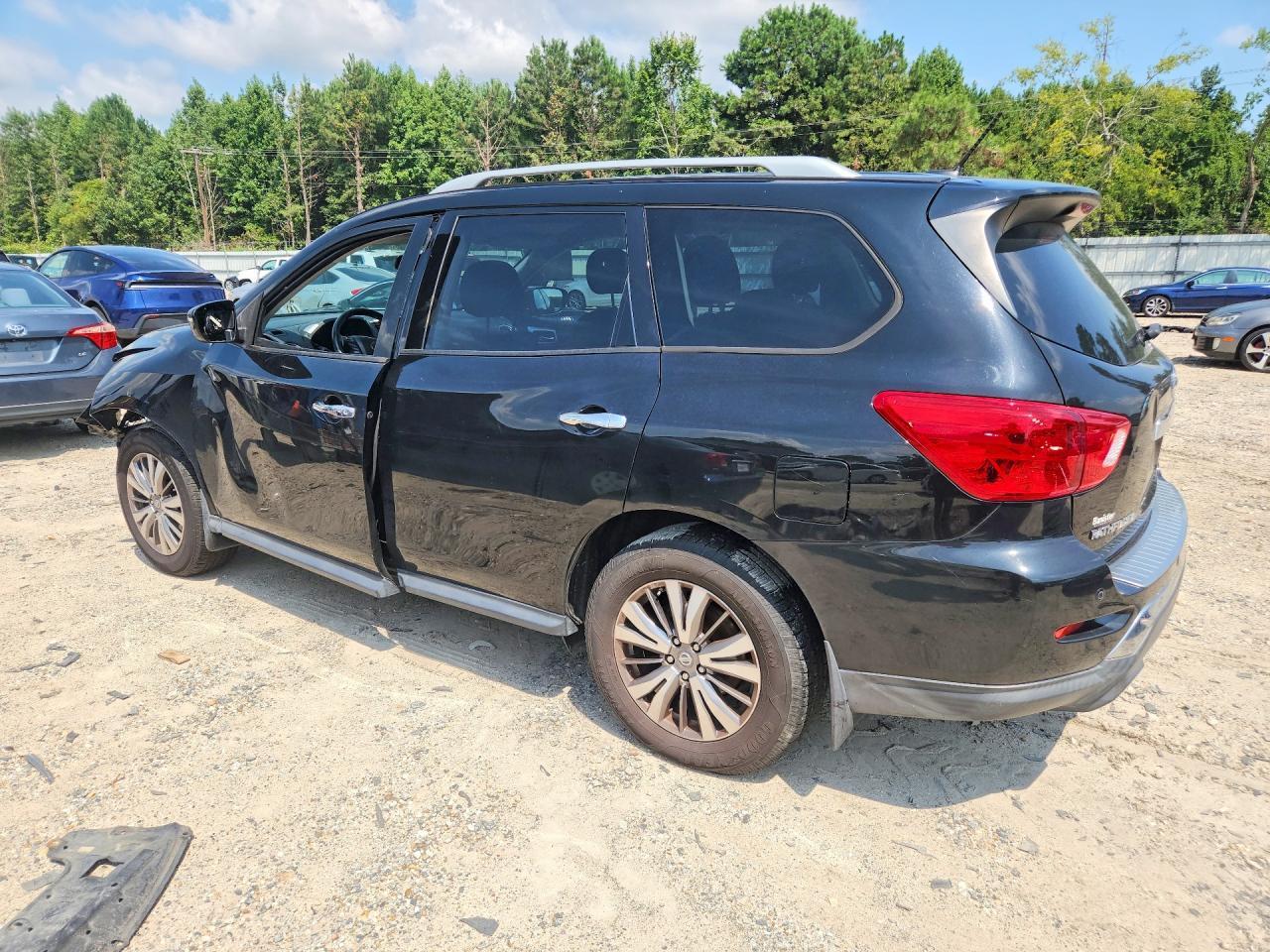 2018 Nissan Pathfinder, SV