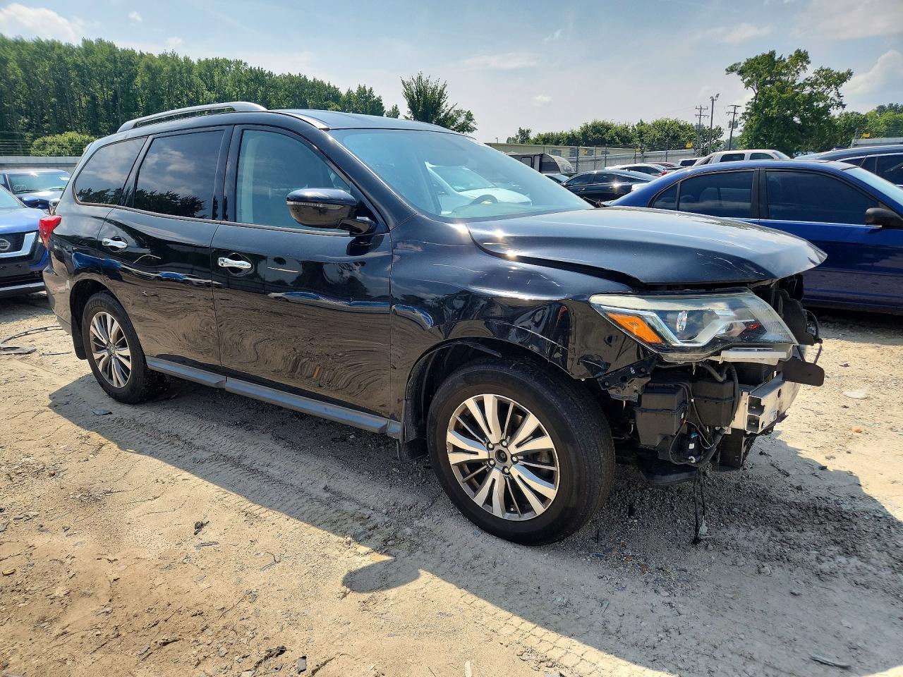 2018 Nissan Pathfinder, SV