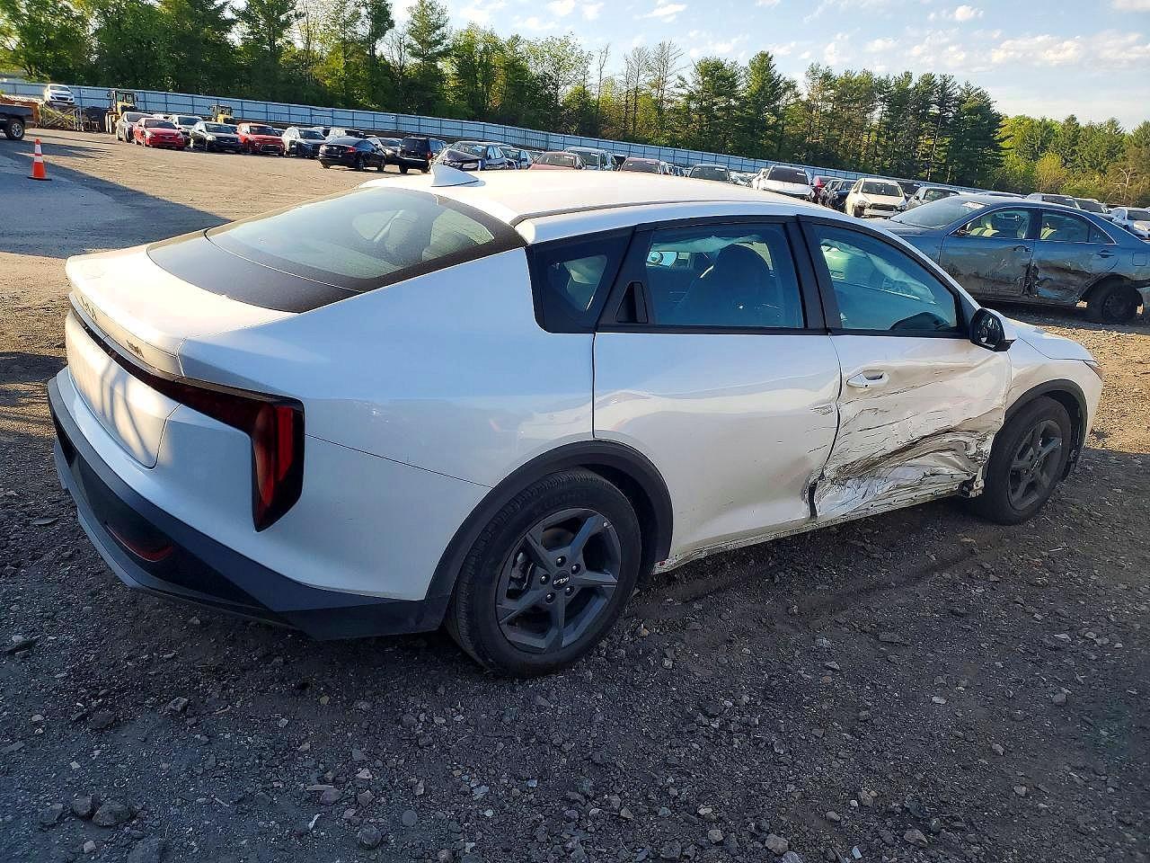 2025 KIA K4, Lxs