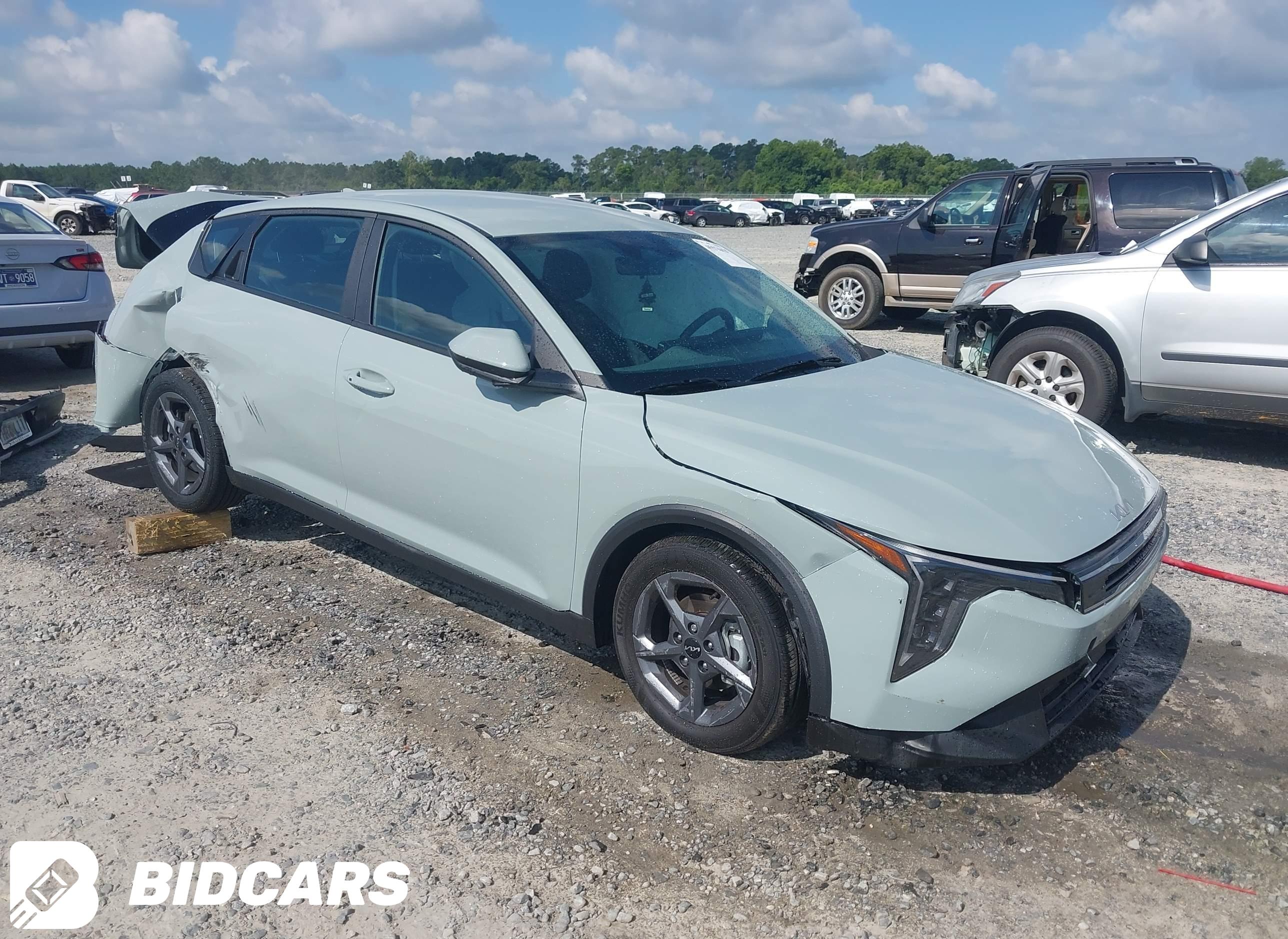 2025 KIA K4, Lxs