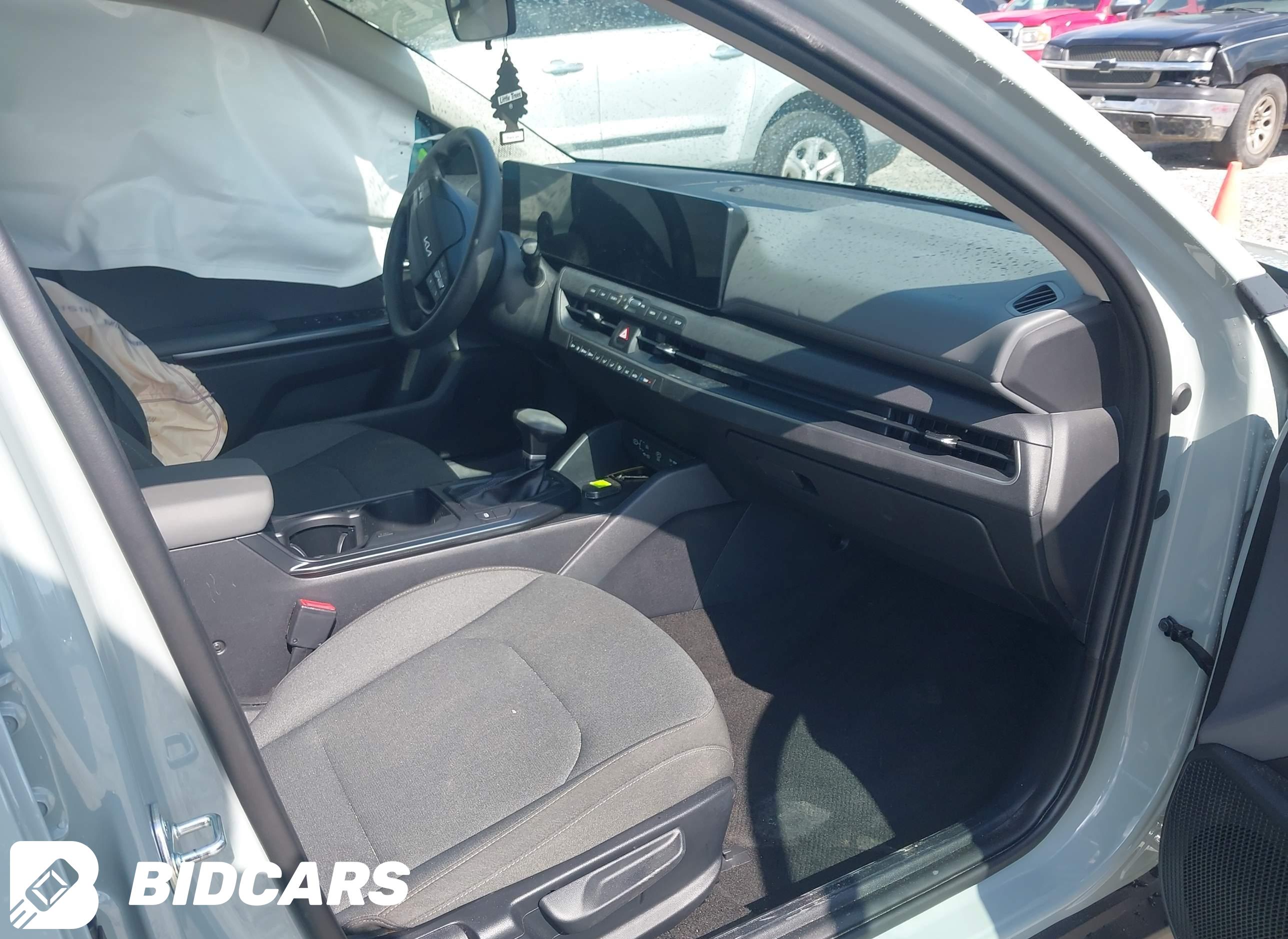 2025 KIA K4, Lxs