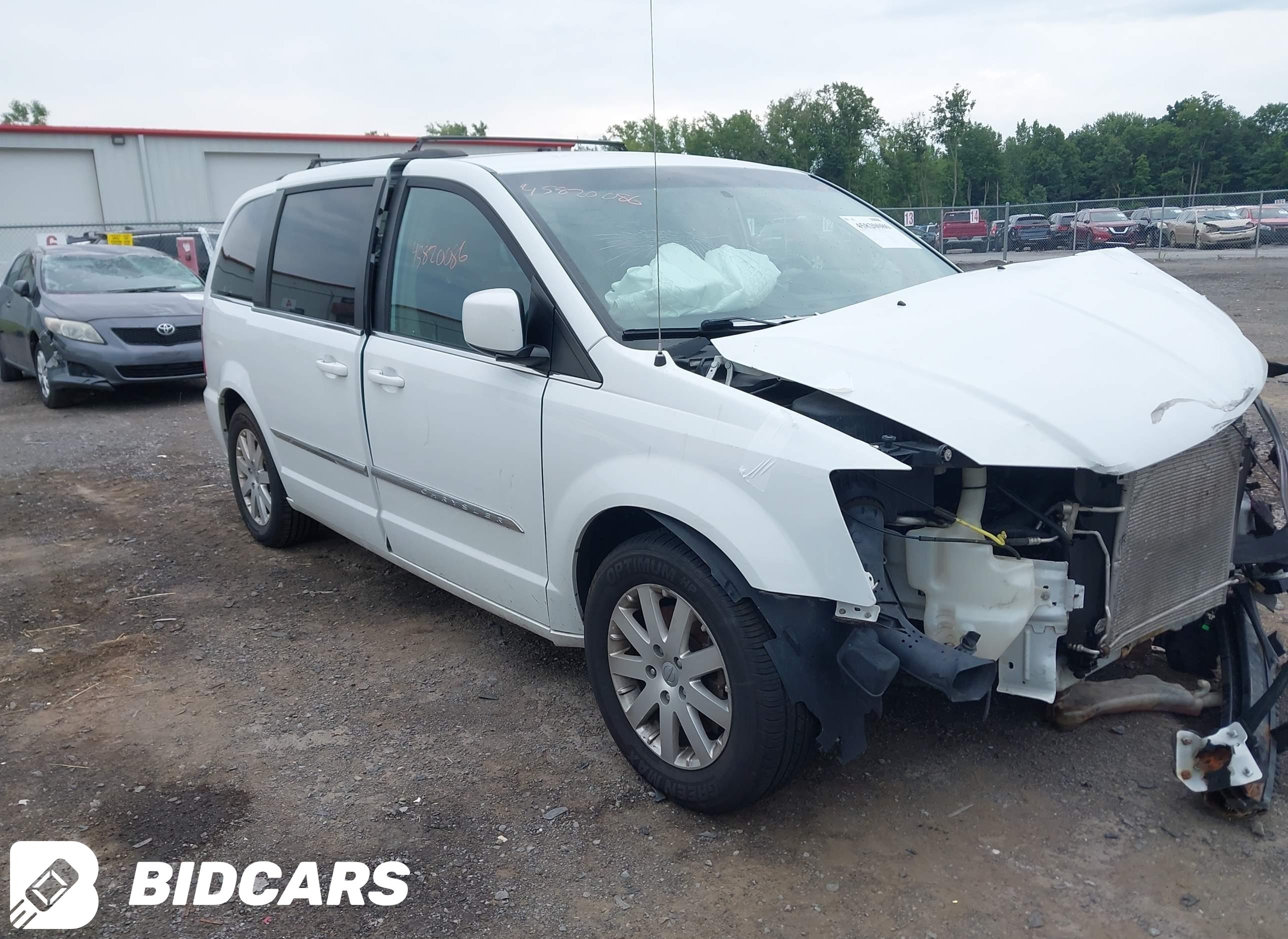 2015 Chrysler Town and Countr...