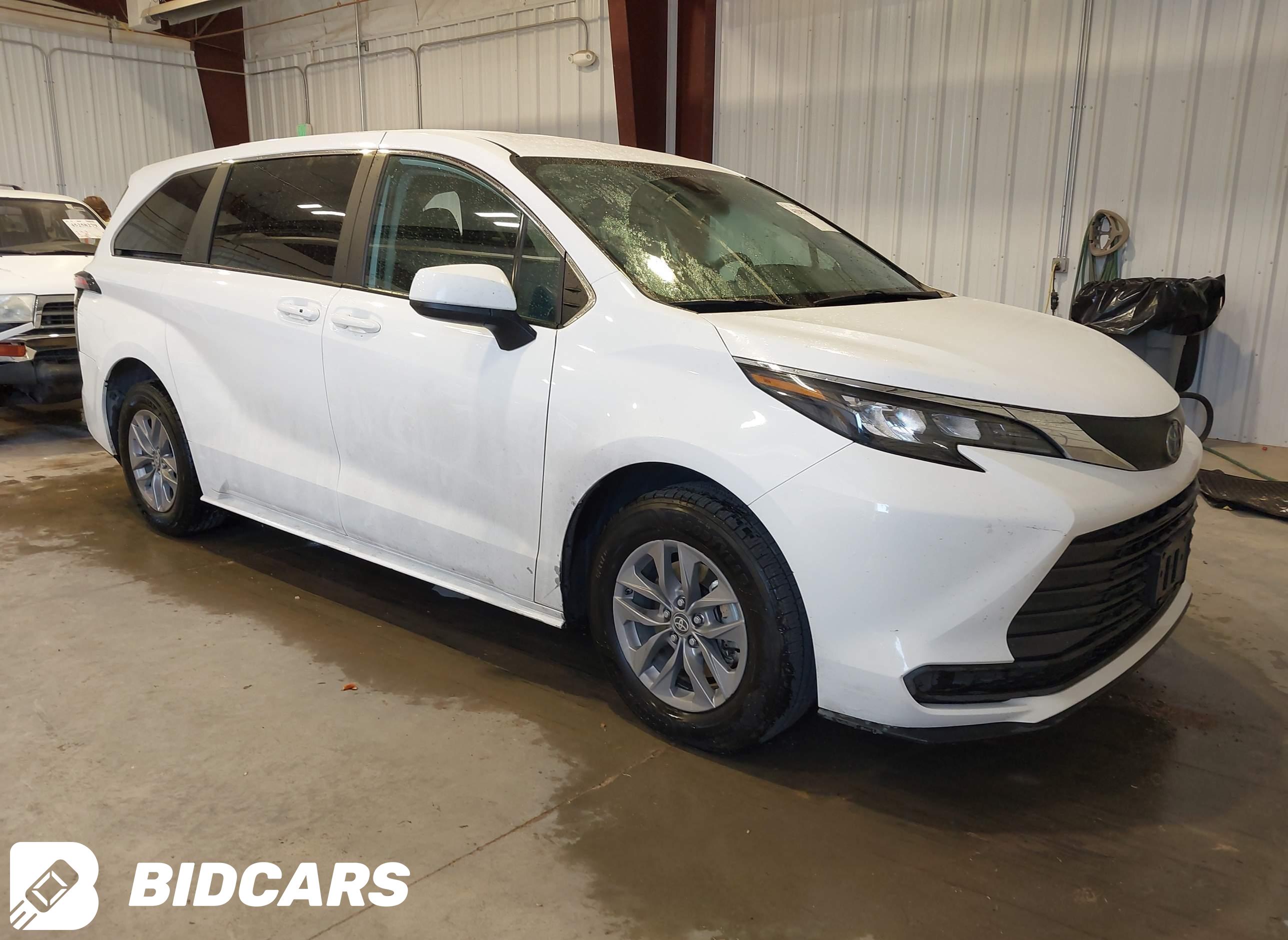 2024 Toyota Sienna, LE