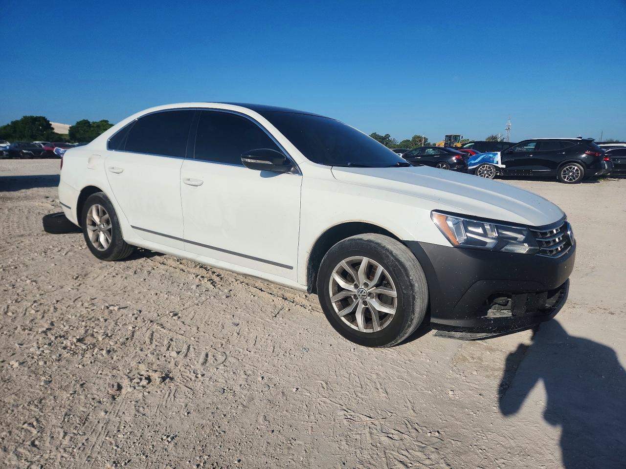 2016 Volkswagen Passat, S