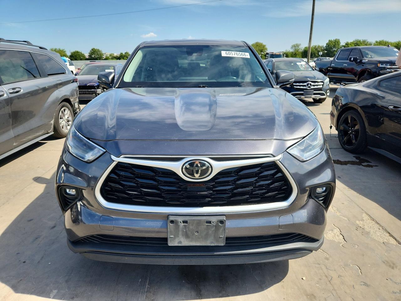 2022 Toyota Highlander, LE