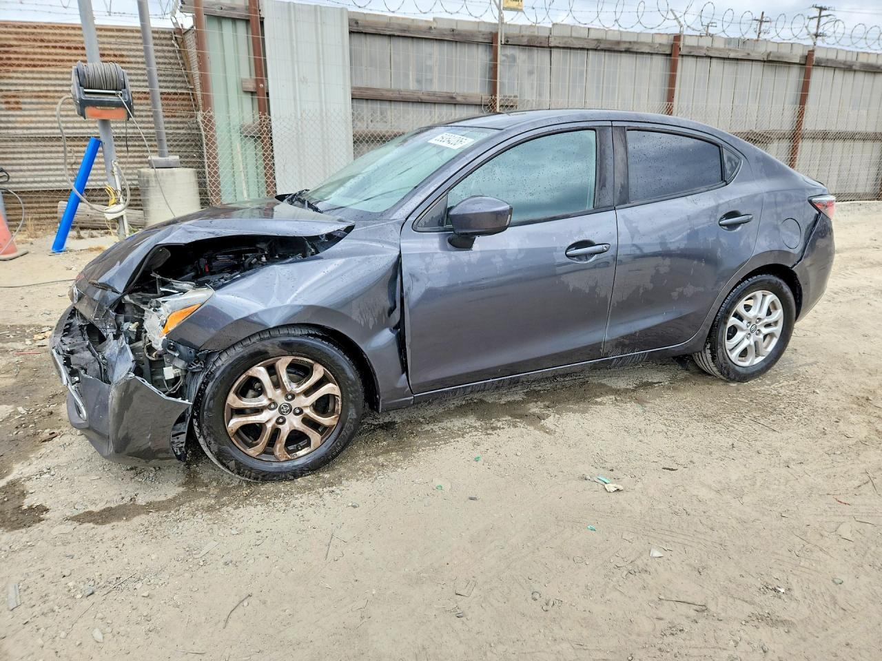 2017 Toyota Yaris, Base