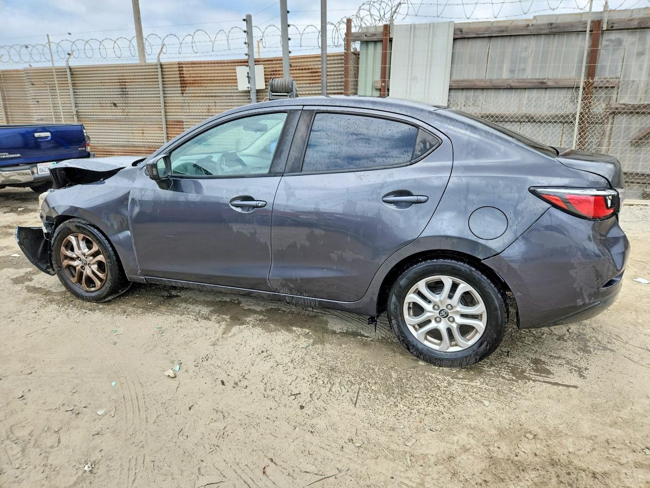 2017 Toyota Yaris, Base