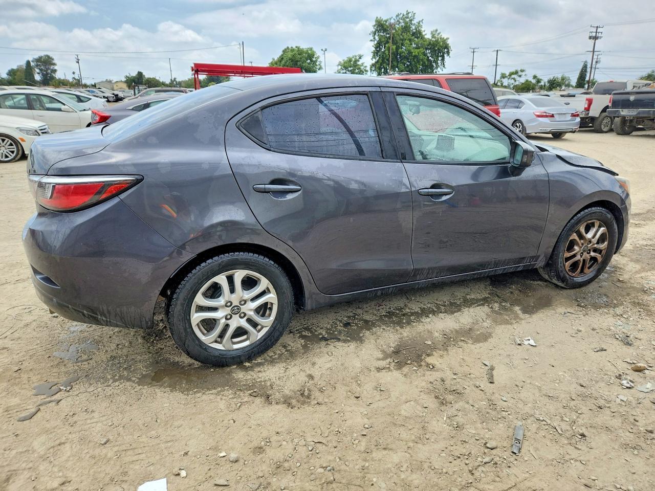 2017 Toyota Yaris, Base