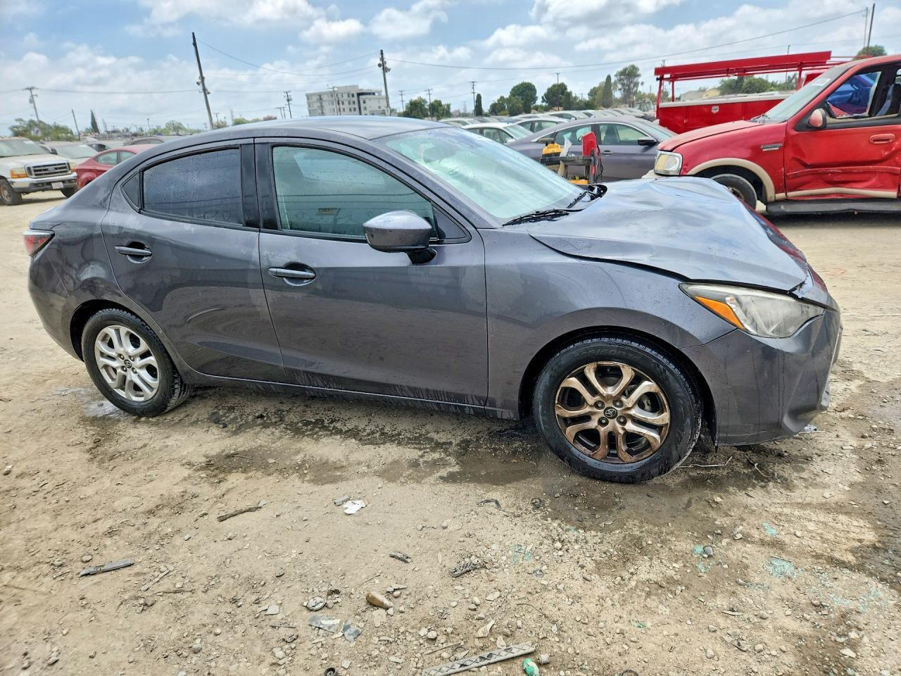 2017 Toyota Yaris, Base