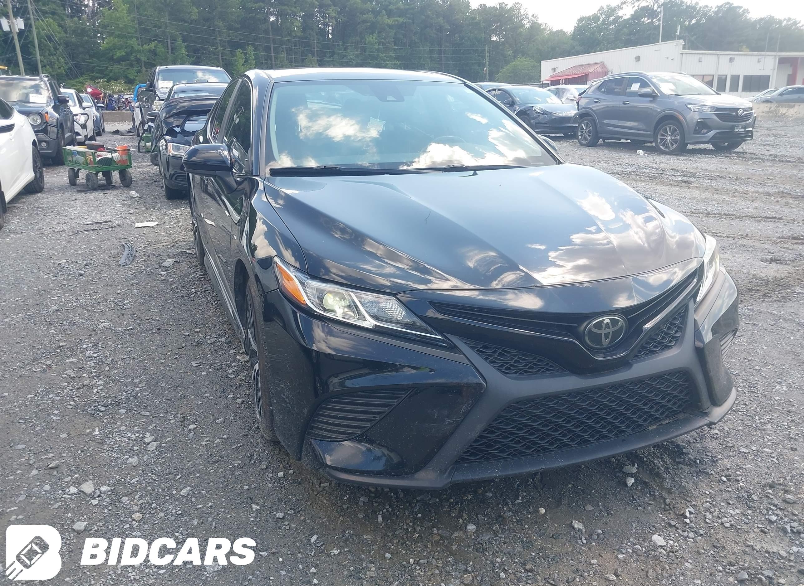 2020 Toyota Camry, SE
