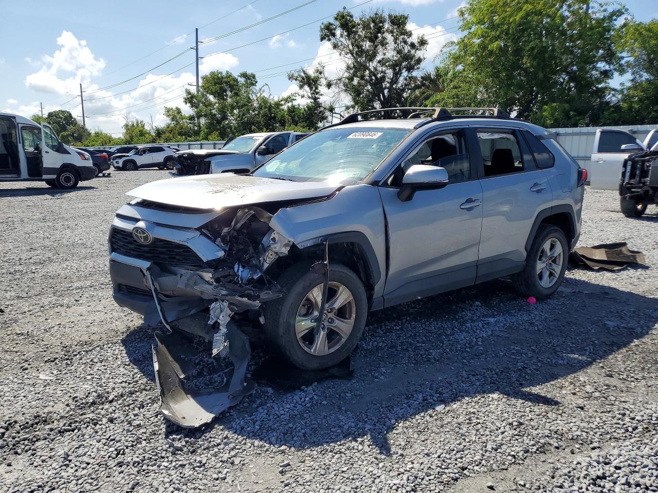 2021 Toyota RAV4, Xle