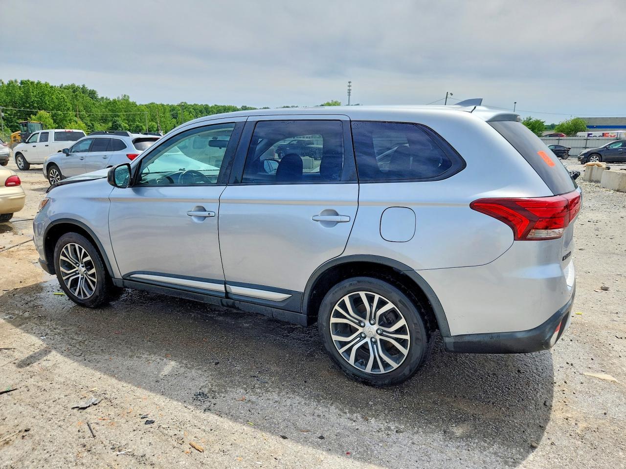 2017 Mitsubishi Outlander, ES