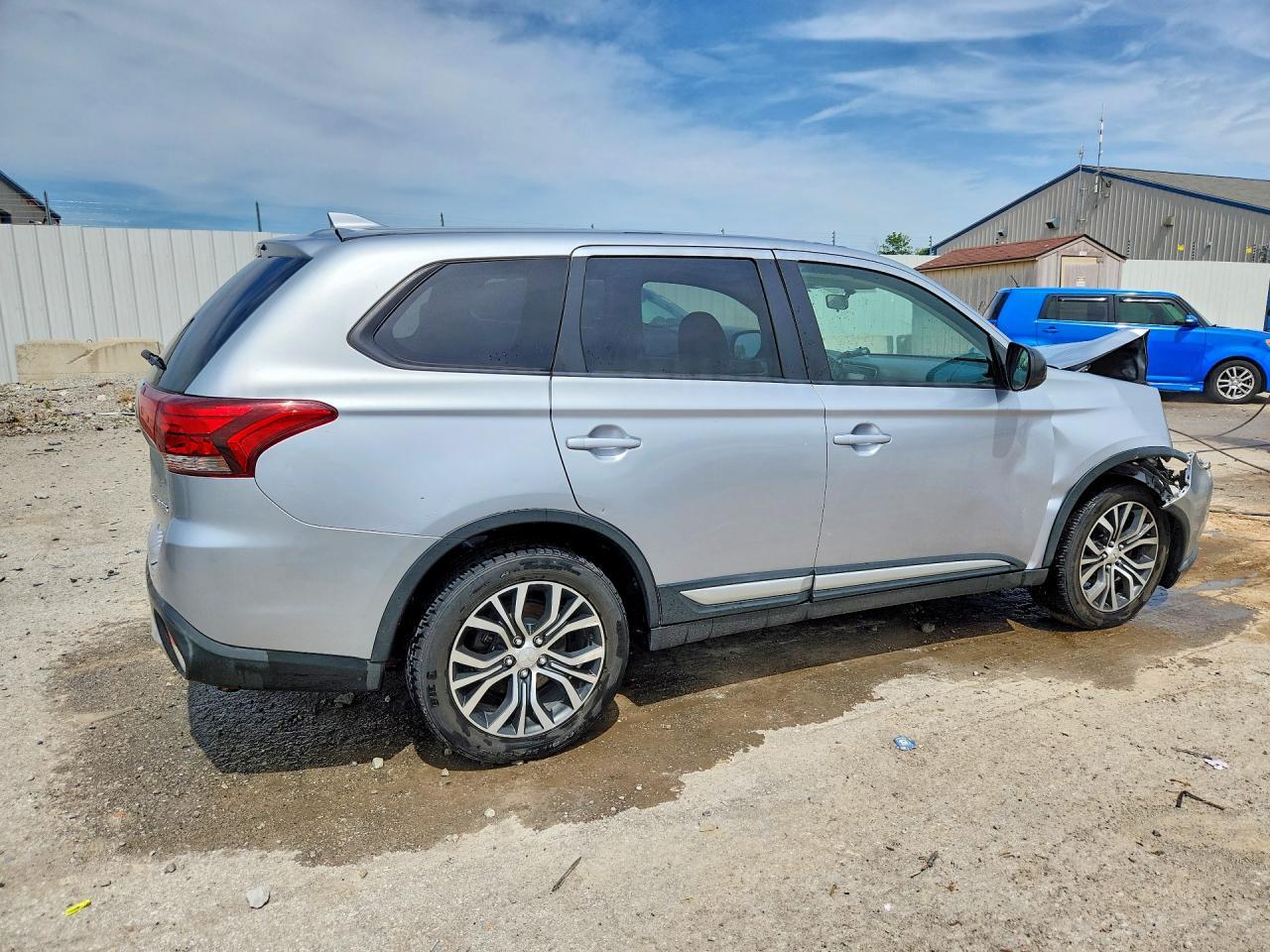2017 Mitsubishi Outlander, ES