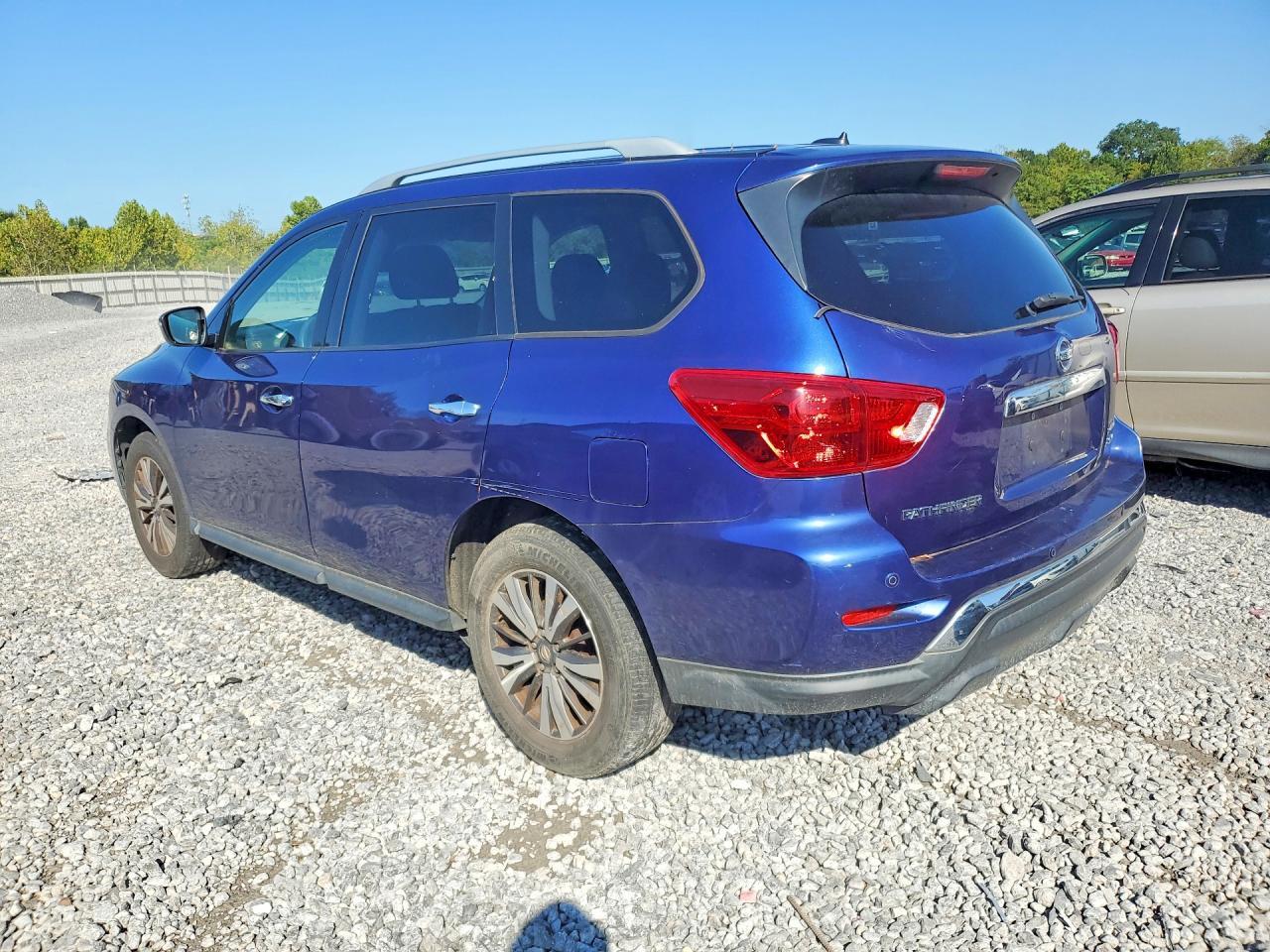 2018 Nissan Pathfinder, SV