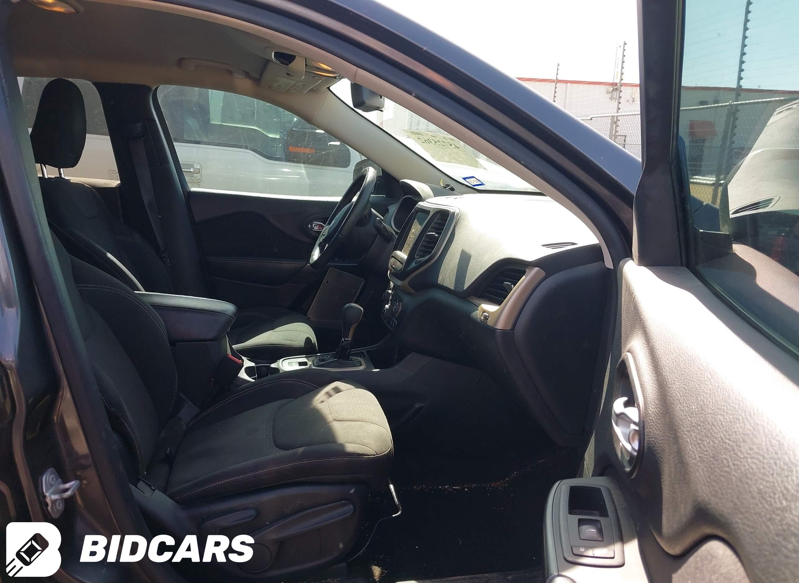 2015 Jeep Cherokee, Latitude