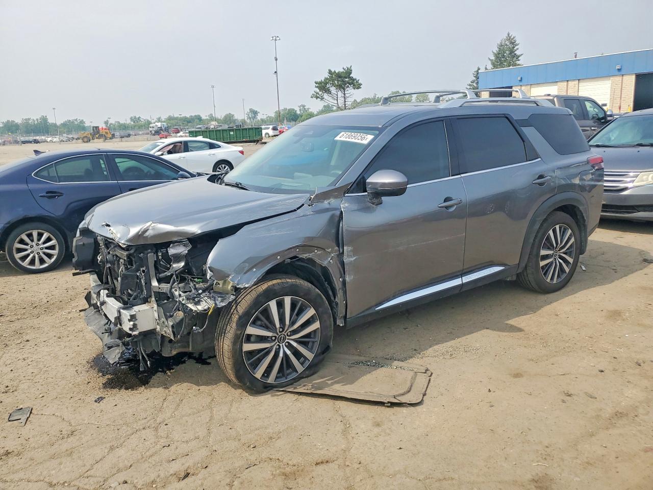2022 Nissan Pathfinder, Platinum