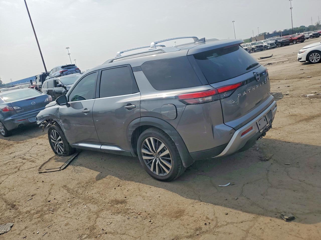 2022 Nissan Pathfinder, Platinum