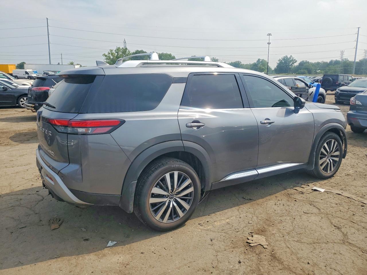 2022 Nissan Pathfinder, Platinum