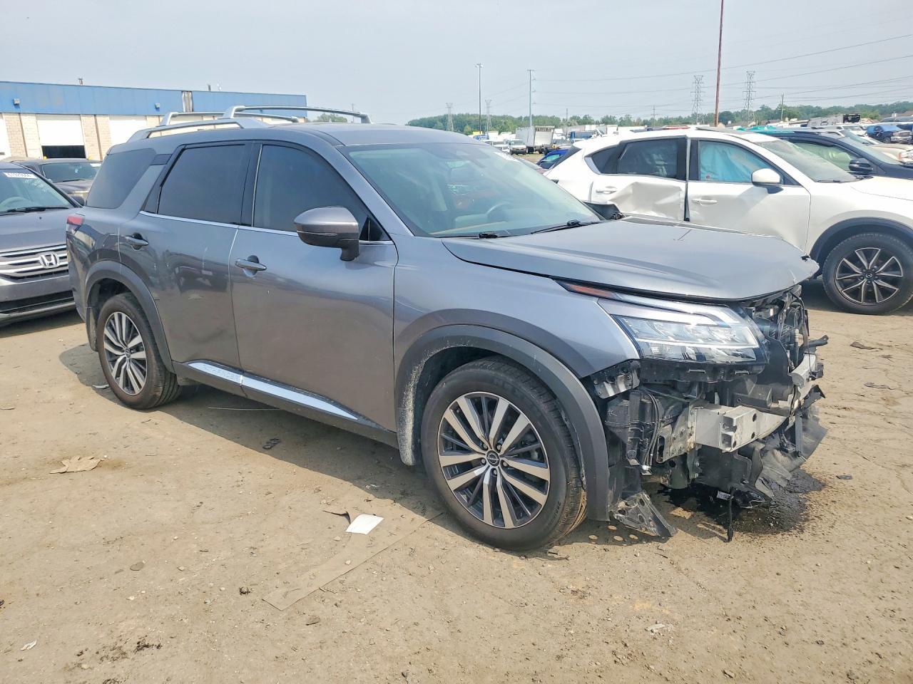 2022 Nissan Pathfinder, Platinum