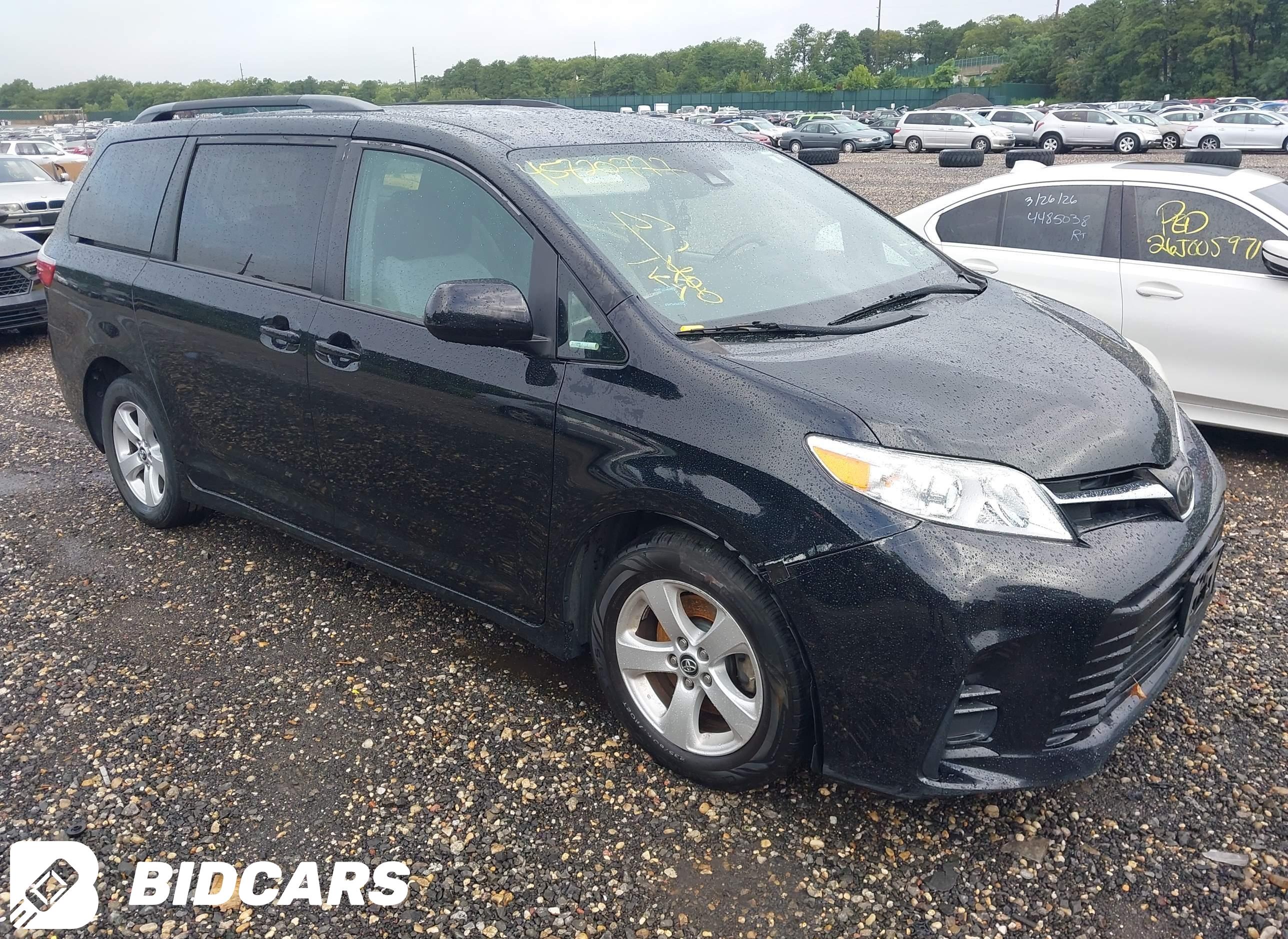 2020 Toyota Sienna, LE