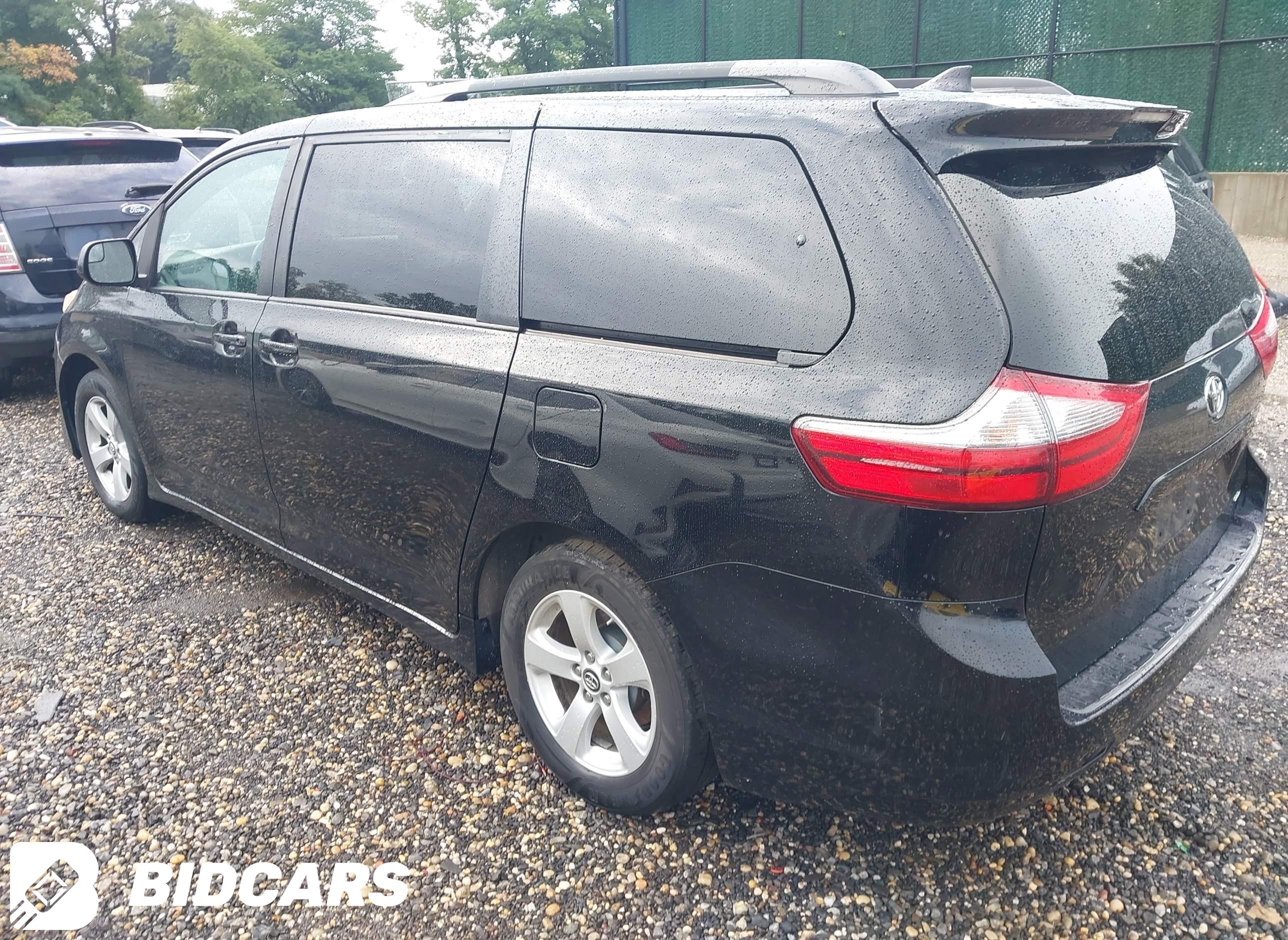 2020 Toyota Sienna, LE