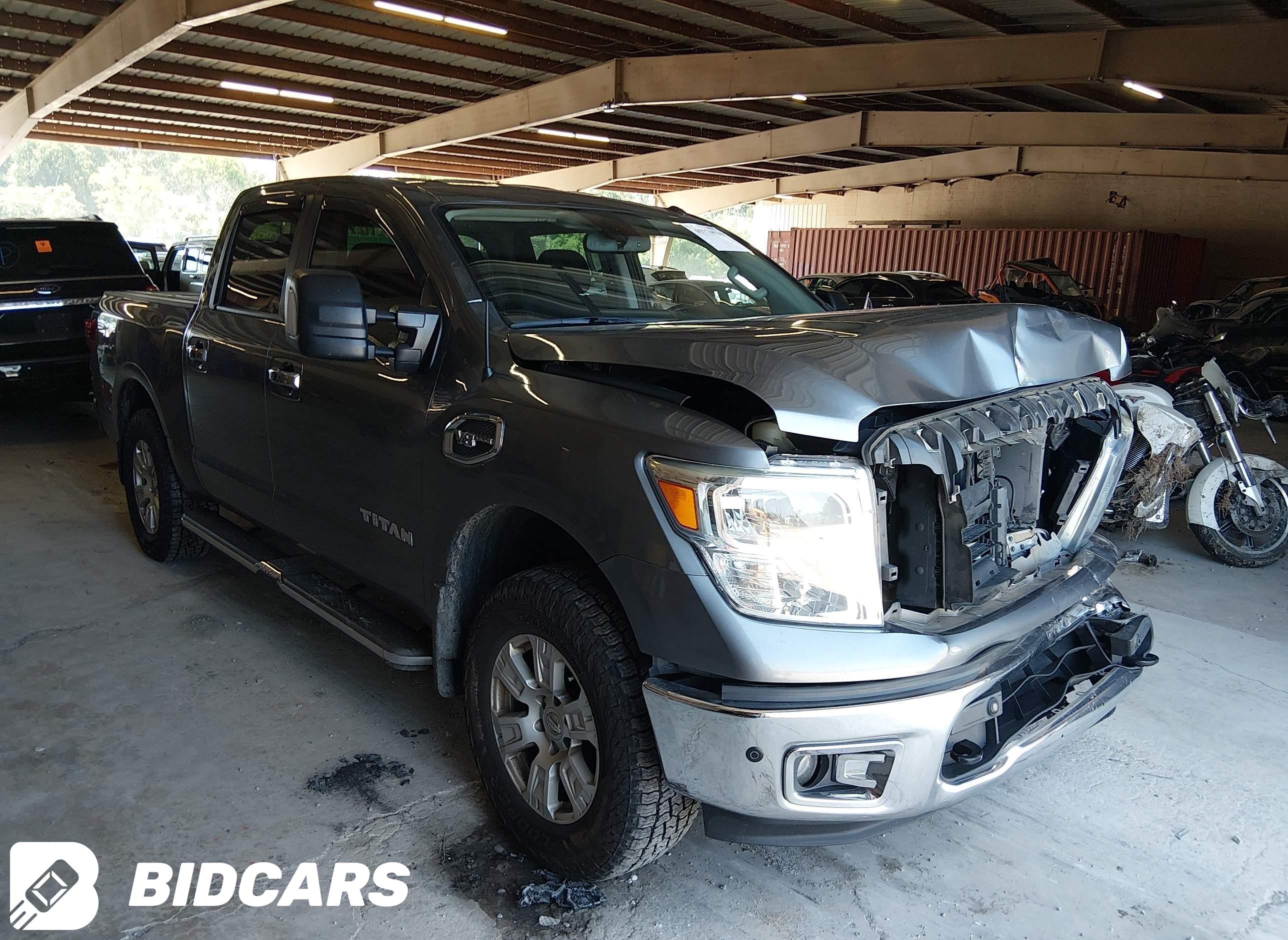 2017 Nissan Titan, SV