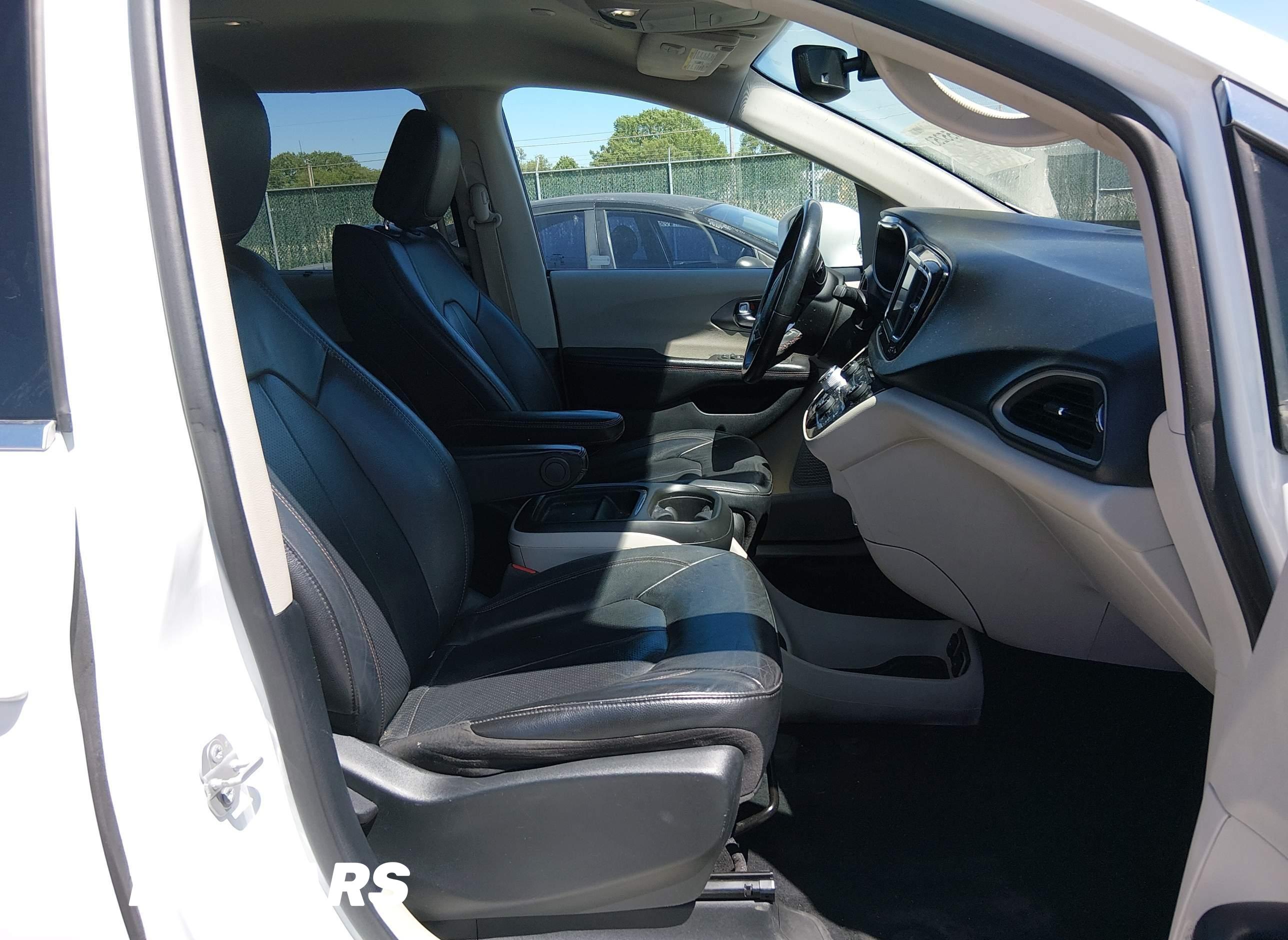 2020 Chrysler Pacifica, Touri...