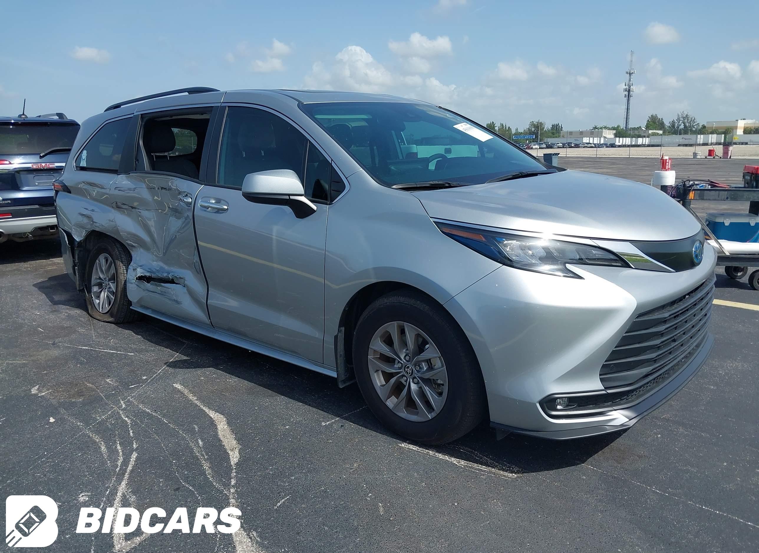2025 Toyota Sienna, Xle