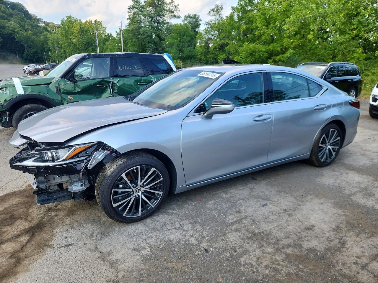 2025 Lexus ES, Base
