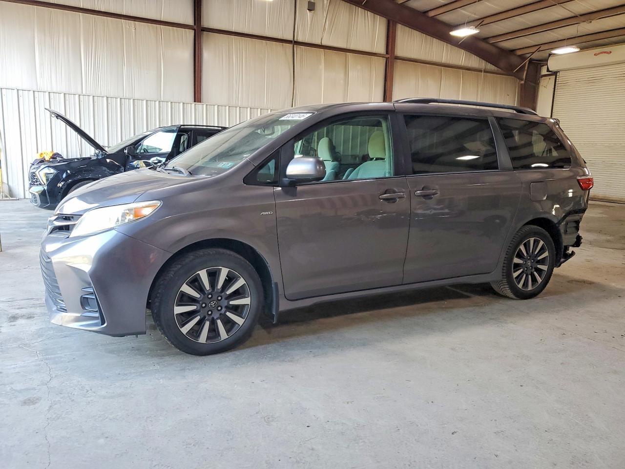 2019 Toyota Sienna, LE