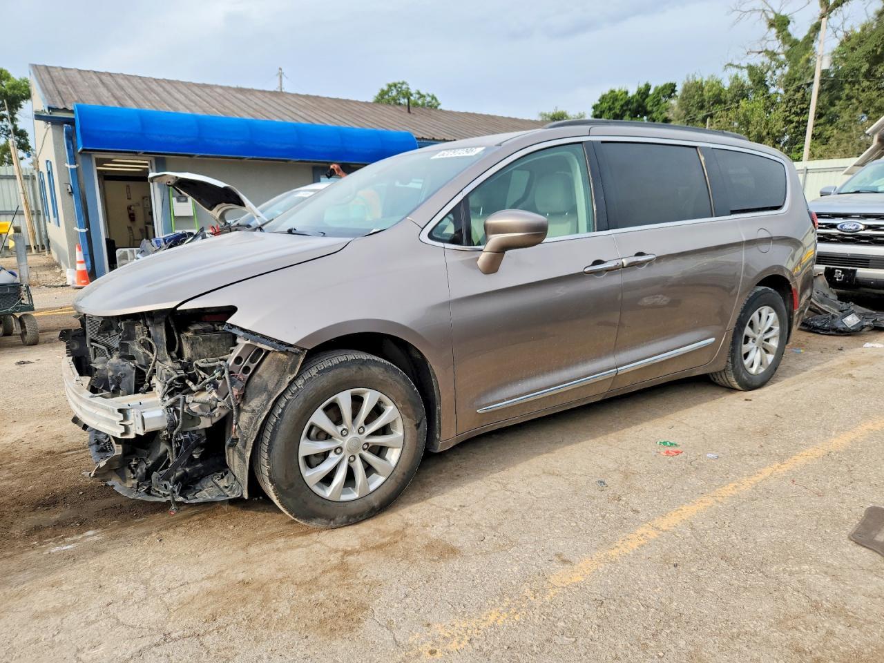 2017 Chrysler Pacifica, Touri...